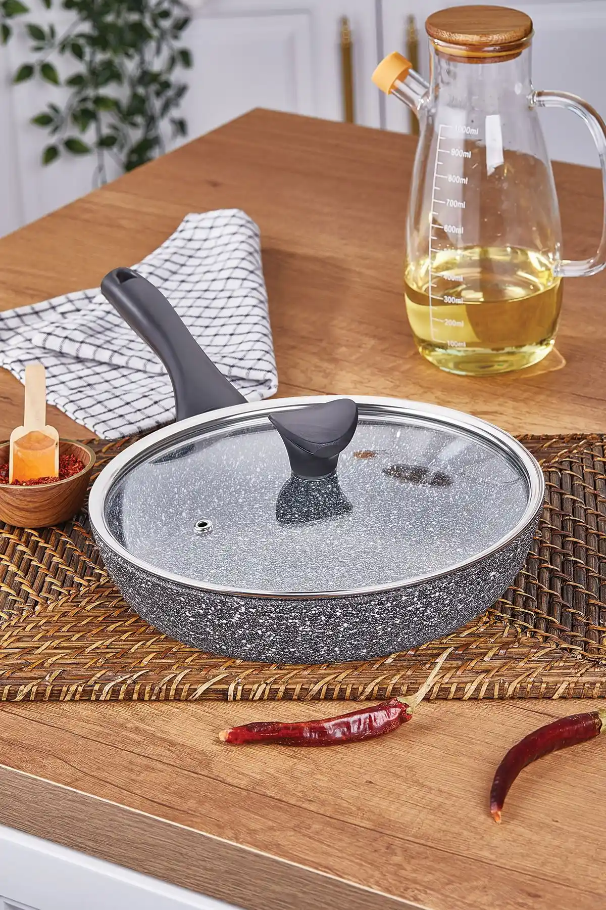 32 cm Granit Tava ile Mutfakta Hem Şıklık Hem Fonksiyonellik Sağlayın