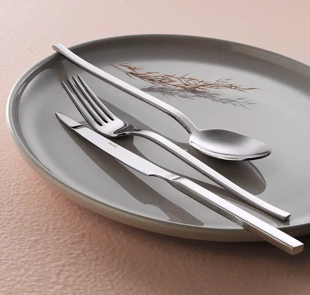 4 Kişilik Çatal Bıçak Takımı Seçenekleri ve Masa Dekorasyonuyla Uyum Yolları