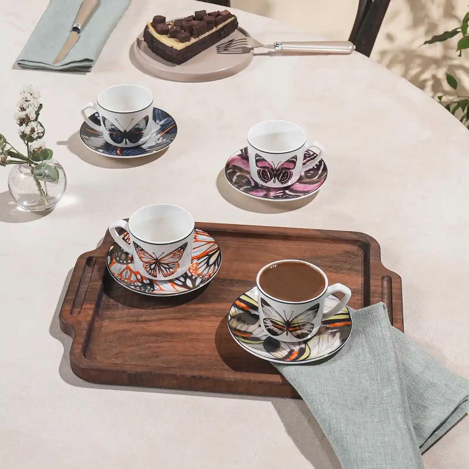 4 Kişilik Fincan Takımı Seçenekleri ve Dekorasyonda Kullanım İpuçları