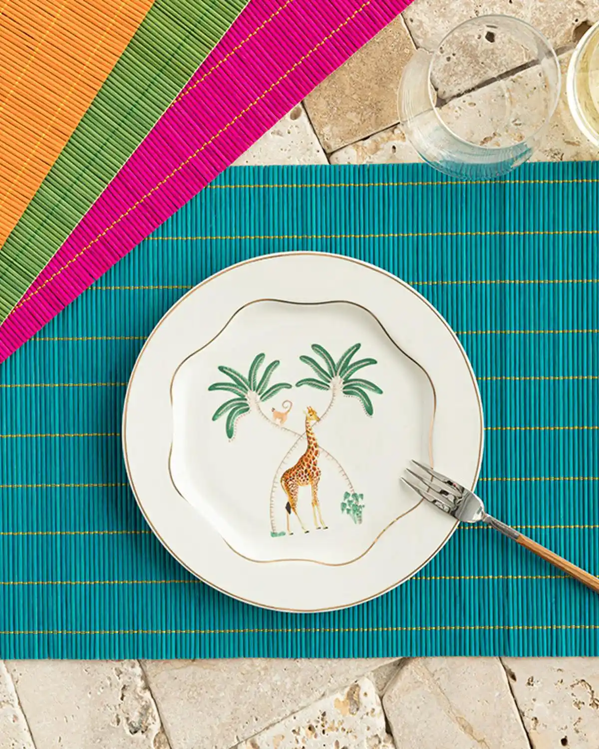 4'lü Amerikan servisler ile sofralarınızı şık ve fonksiyonel hale getirin