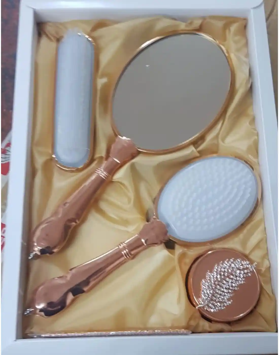 4'lü Ayna Setleri ile Dekorasyonda Şıklık ve Fonksiyonellik Uygun Seçenekler