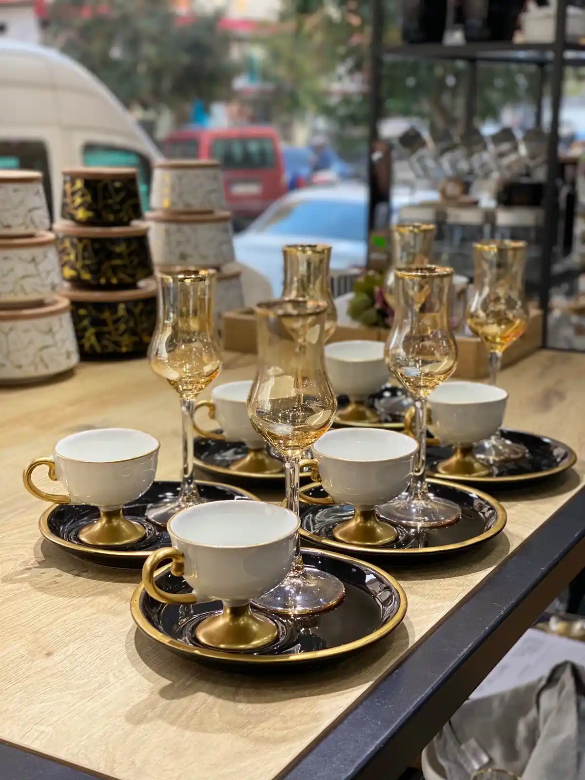 6'lı Sunum Tabaklı Kahve Fincanı Setleri Ev Dekorasyonunda Zarafet ve İşlevsellik