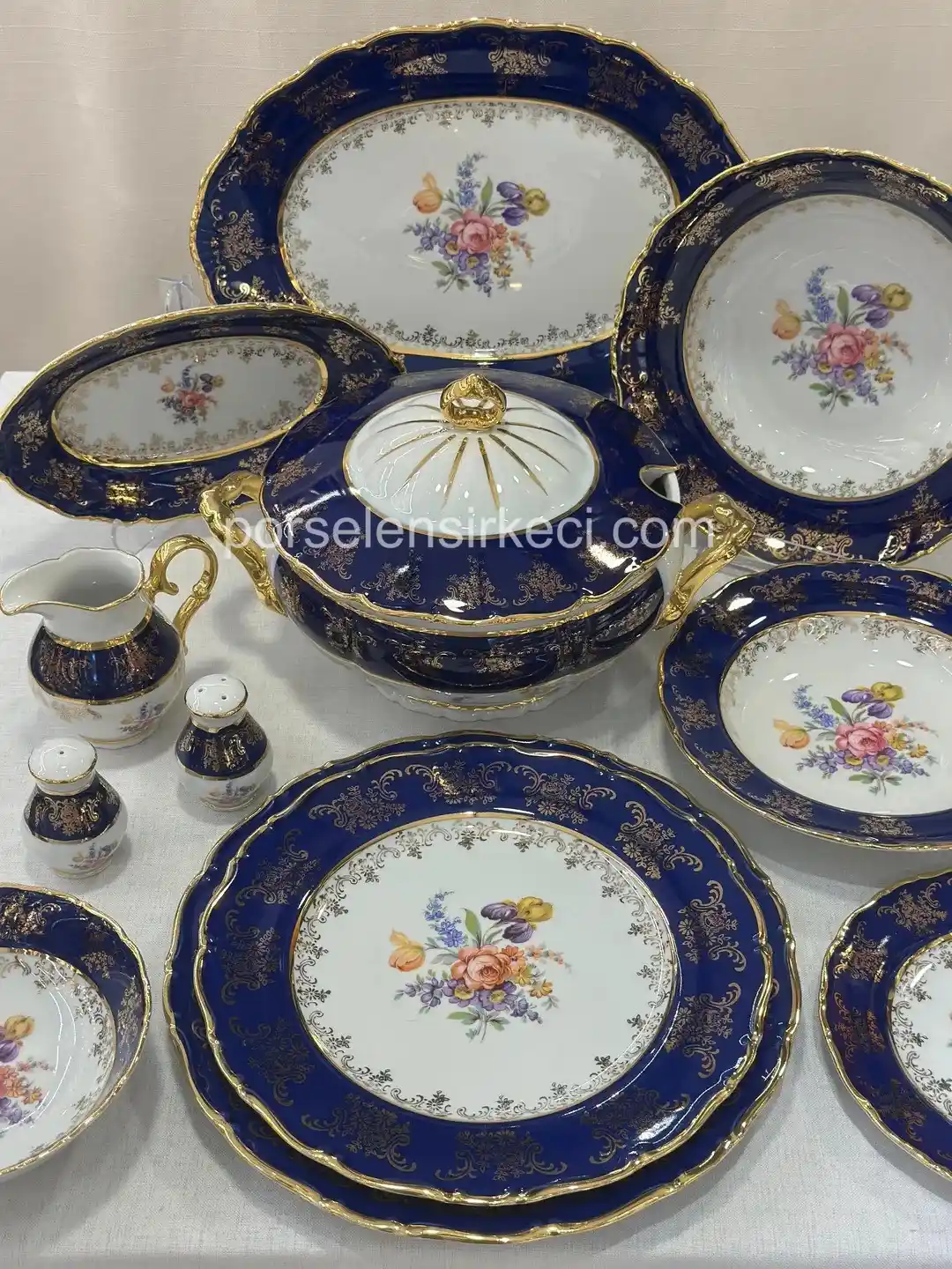 72 Parça Yemek Takımı ile Sofralarınıza Zarafet Katın ve Dekorasyonunuzu Geliştirin