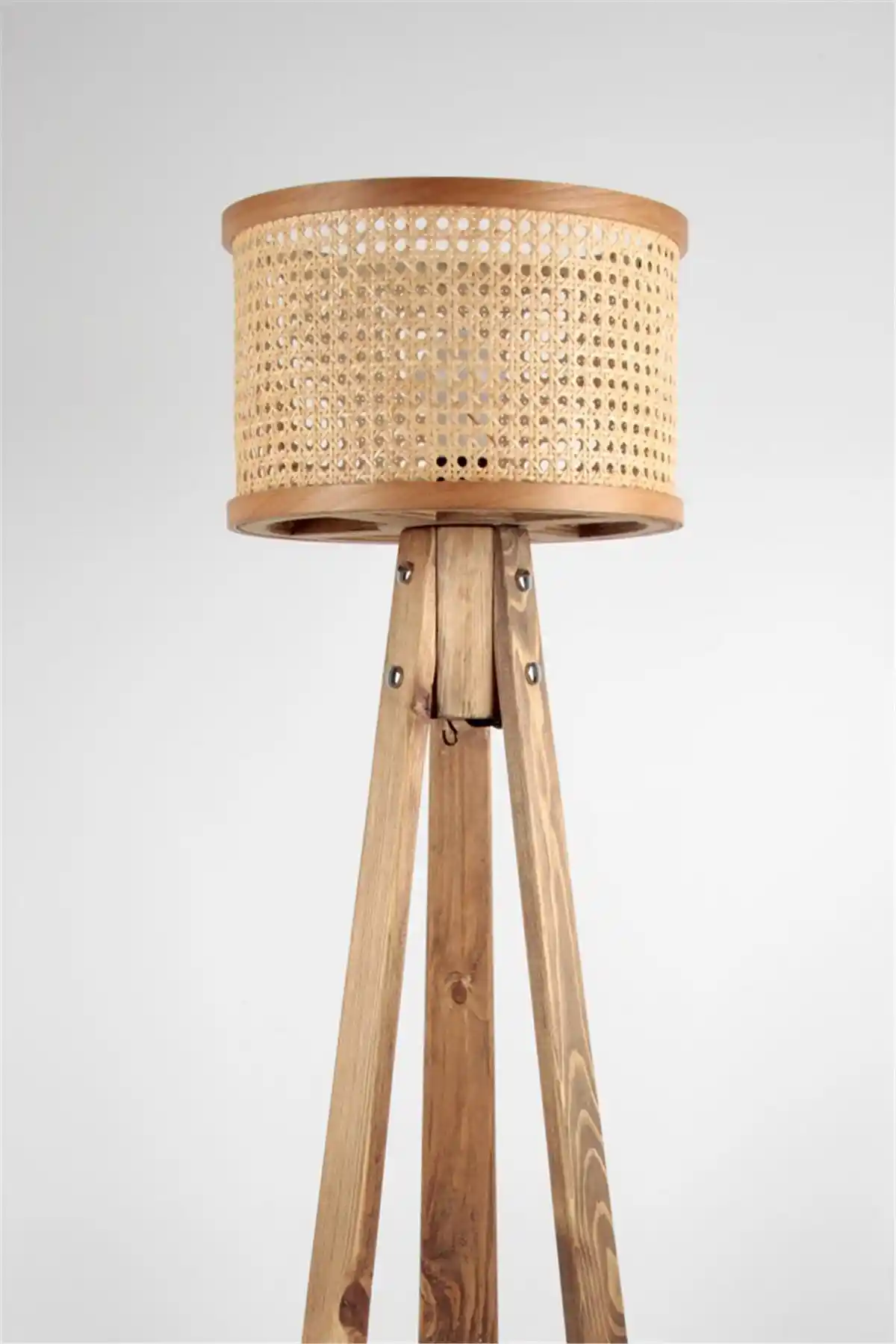 Abajur Lambader ile Ev Dekorasyonunuza Şıklık Katmanın Yolları ve Trendleri