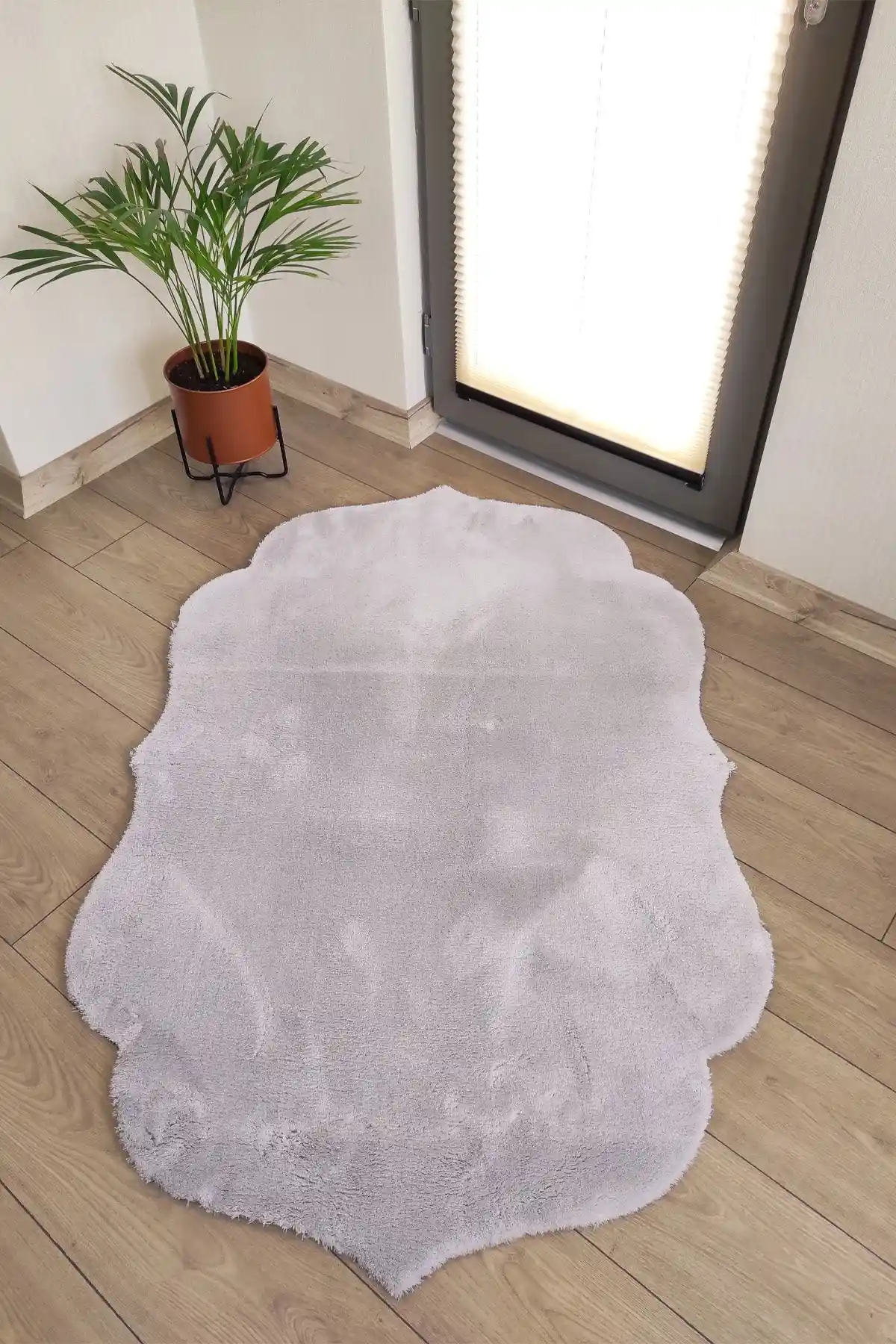 Açık Gri Peluş Halı ile Modern ve Şık Ev Dekorasyonu için İpuçları