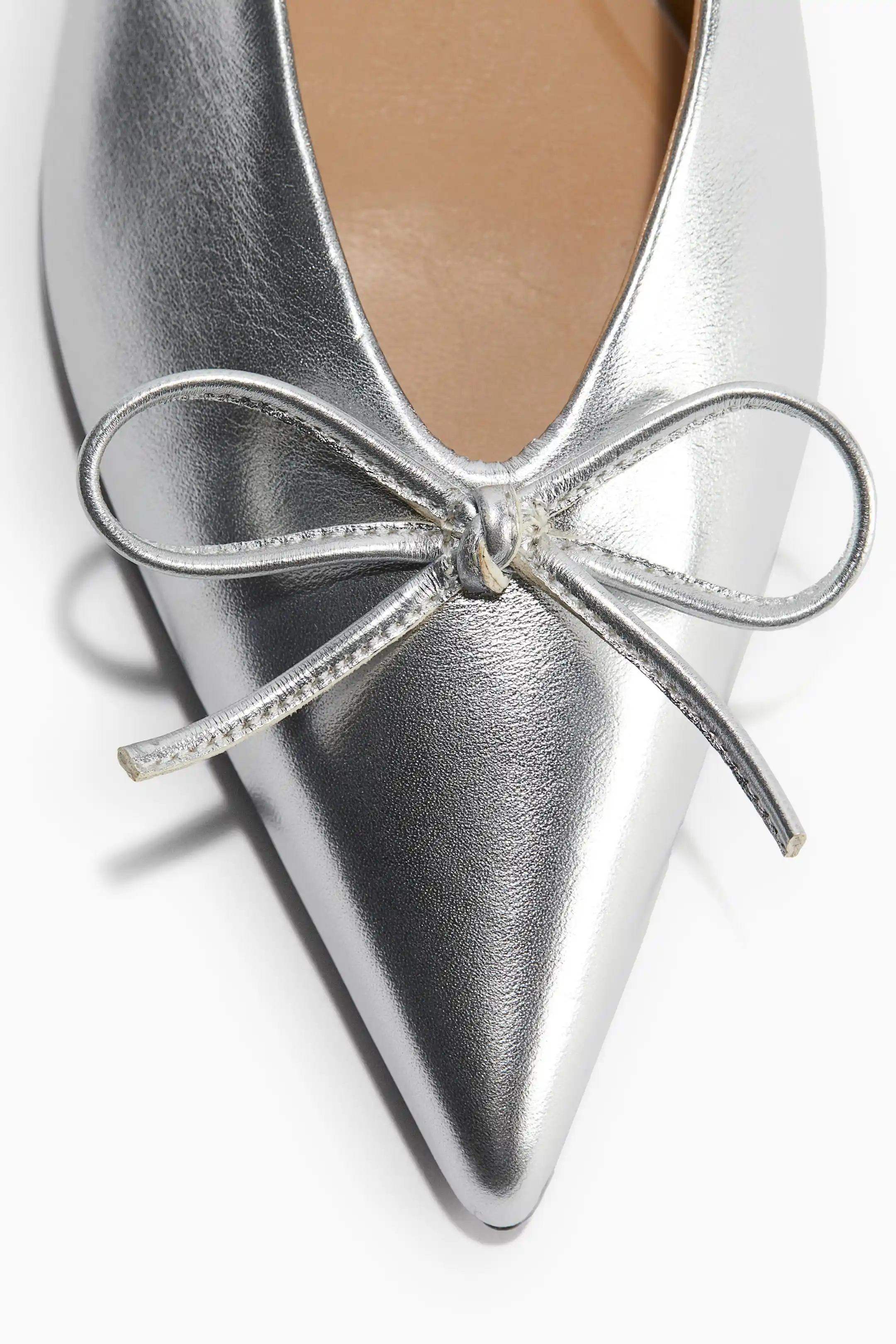 Açık Gümüş Rengi ve Dekorasyonda Kullanım Alanları: Modern ve Şık Mekanlar İçin Rehber