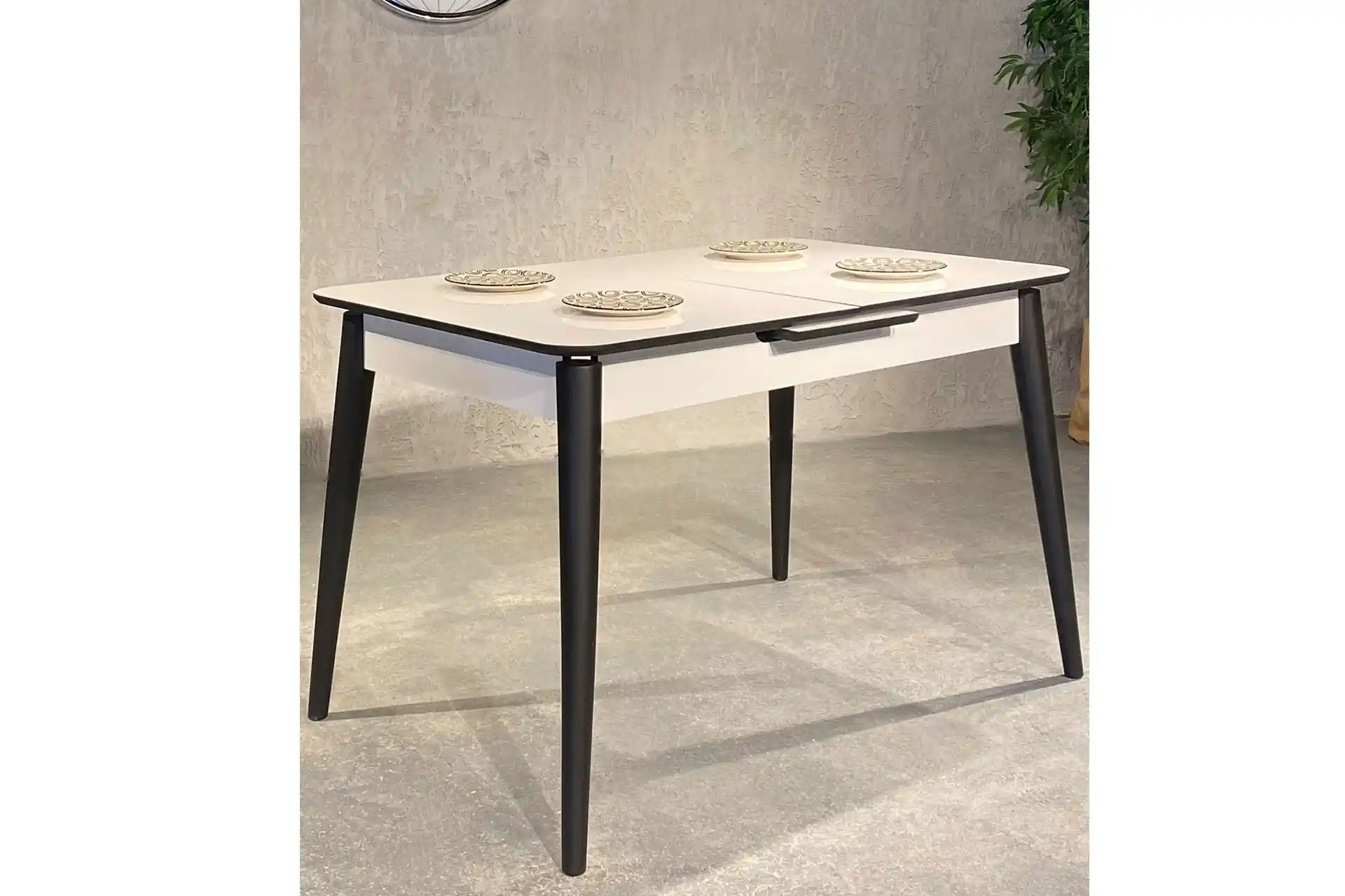 Açılabilir Masalar: Modern Dekorasyonda İşlevsellik ve Estetiğin Buluşması