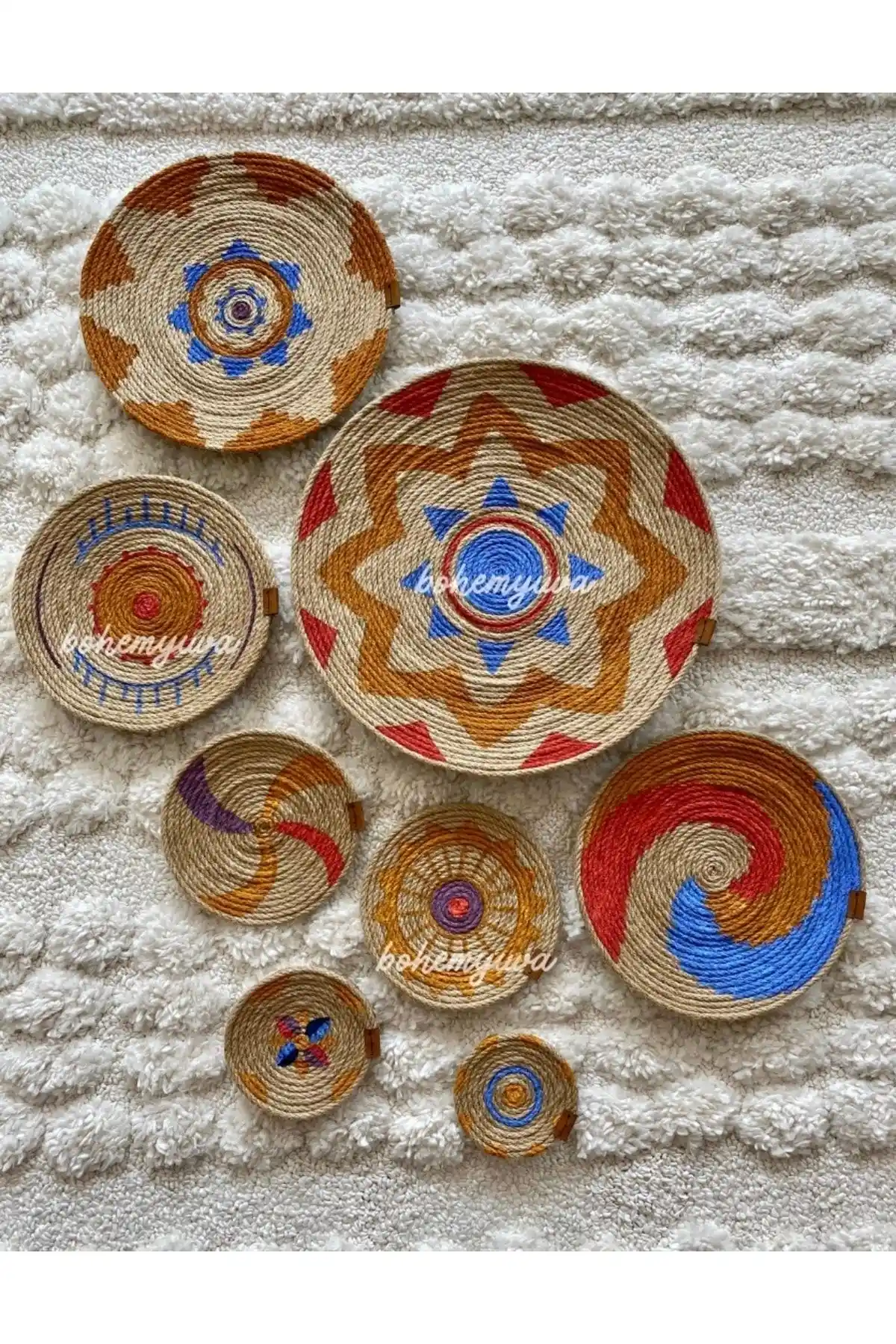 Afrika Hasır Tabaklar: Doğal ve Etnik Dekorasyon İçin Modern Kullanım Önerileri