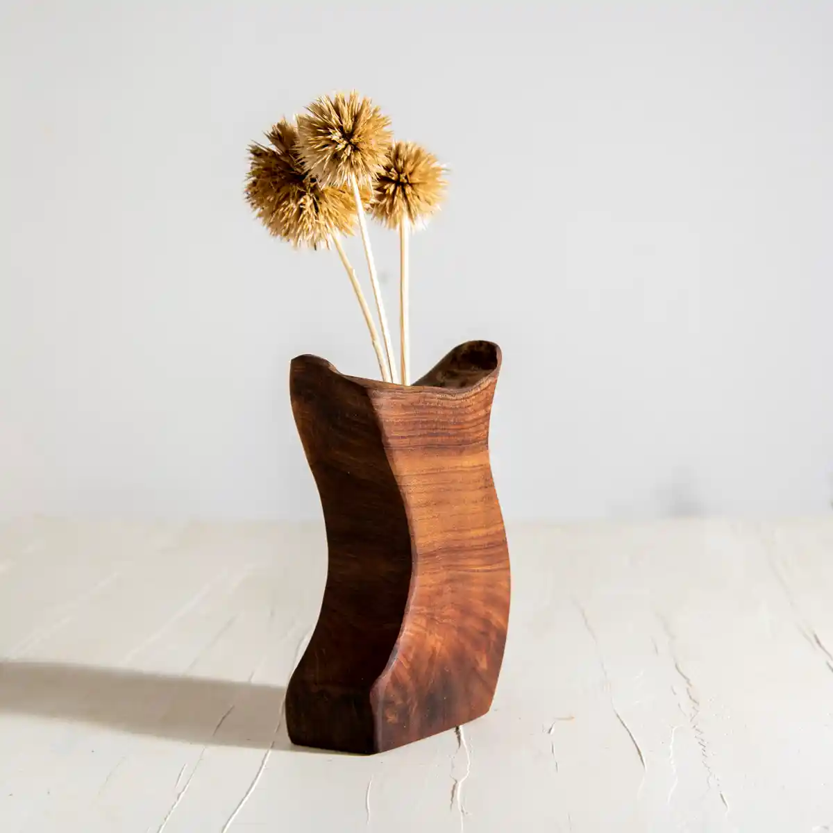 Ağaç Vazo Dekorasyonunda Doğallık ve Şıklığın Buluşması