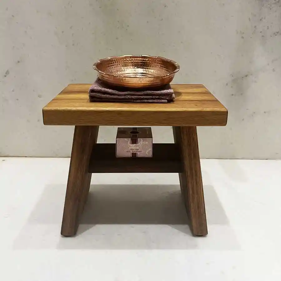 Ahşap Banyo Taburesi: Doğal ve Fonksiyonel Dekorasyon Unsuru