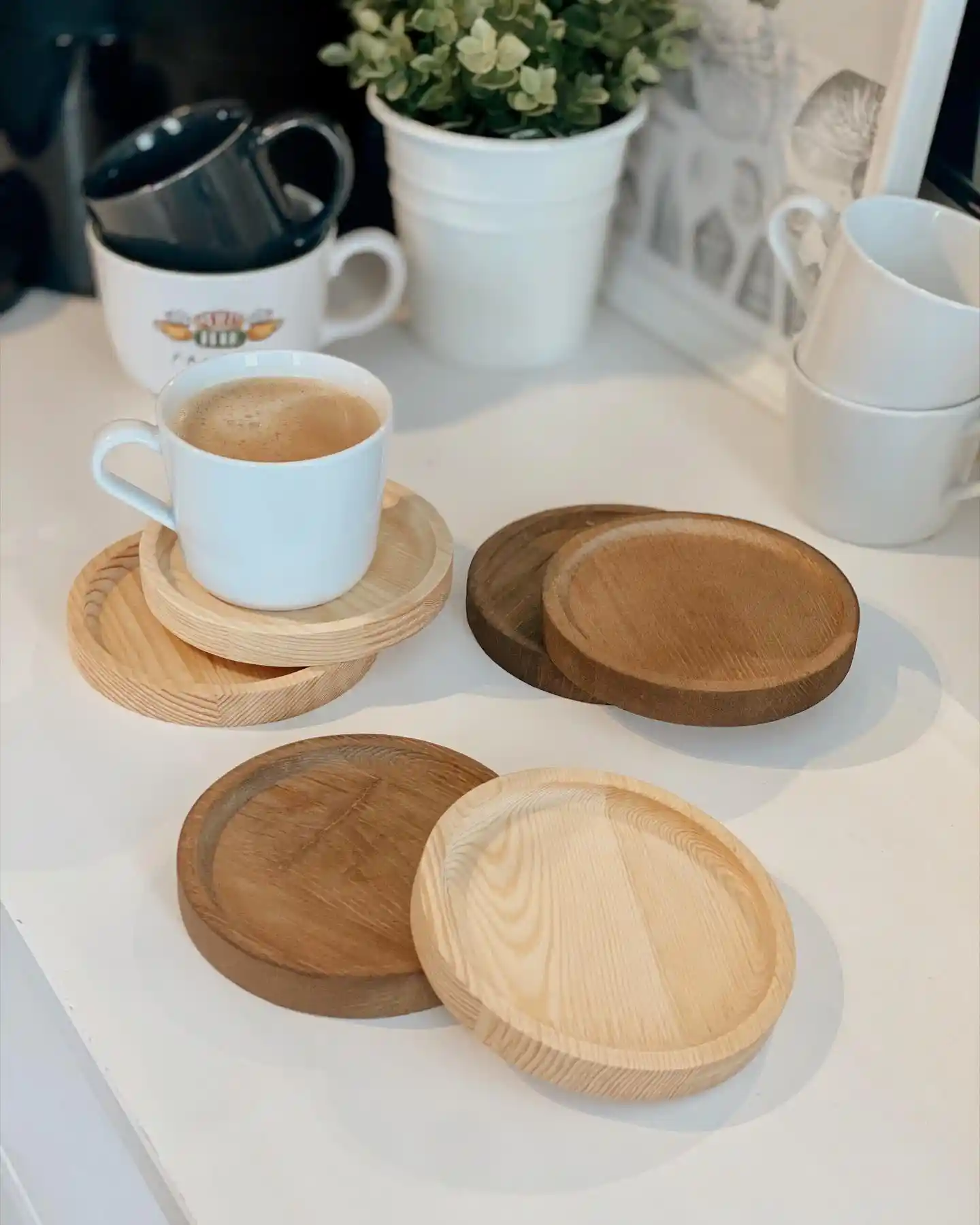 Ahşap Bardak Altlıkları: Dekorasyonda Doğal ve Şık Bir Dokunuş