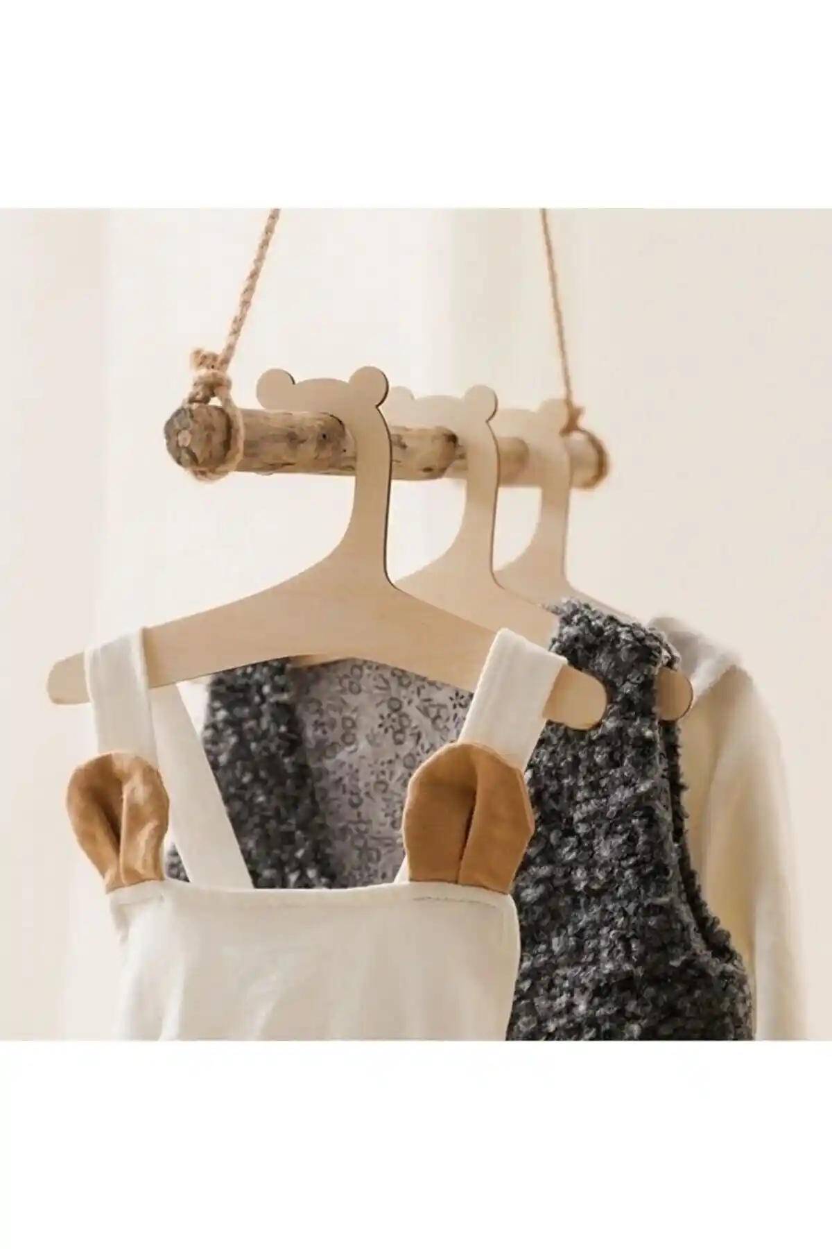 Ahşap Çocuk Askısı ile Dekorasyonda Doğal ve Şık Dokunuşlar