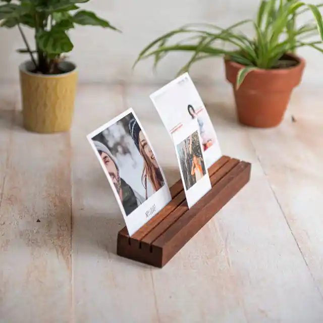 Ahşap Fotoğraf Standları ile Dekorasyonunuza Doğal ve Şık Dokunuşlar Katın