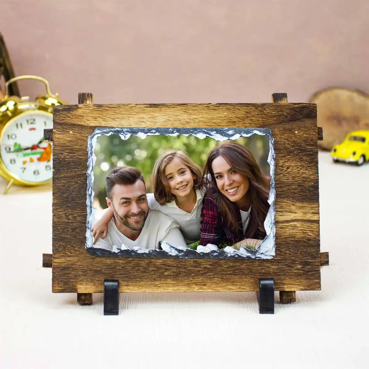 Ahşap Fotoğraflıklarla Dekorasyonda Sıcak ve Doğal Atmosfer Yaratmanın Yolları