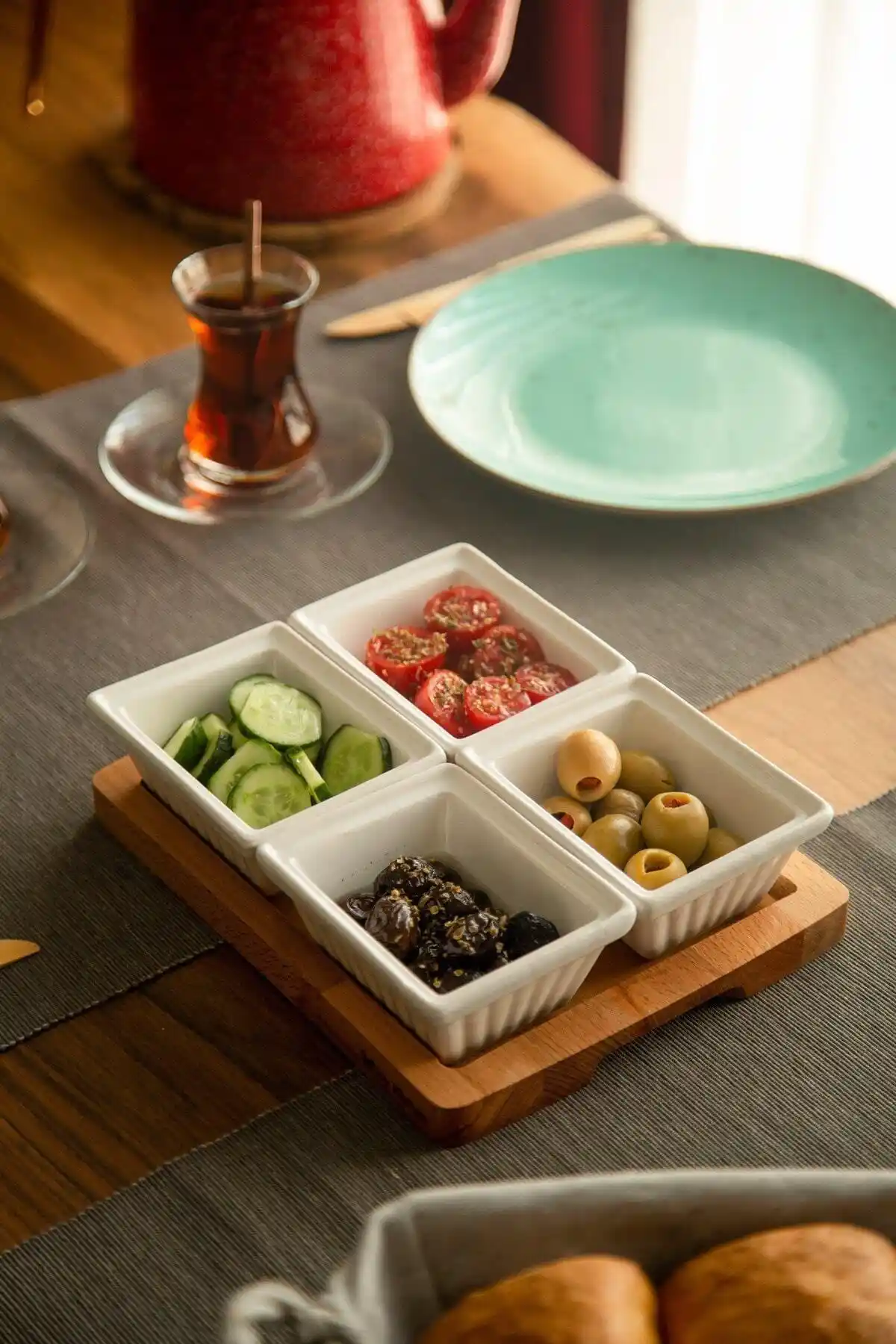 Ahşap Kahvaltılıkların Dekorasyondaki Yeri ve Şıklık Sağlayan Kullanım İpuçları