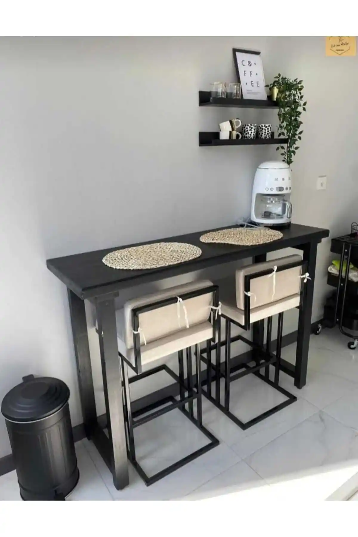 Ahşap Kahve Köşesi Dekorasyonu: Sıcaklık ve Zarafetin Uyumlu Buluşması