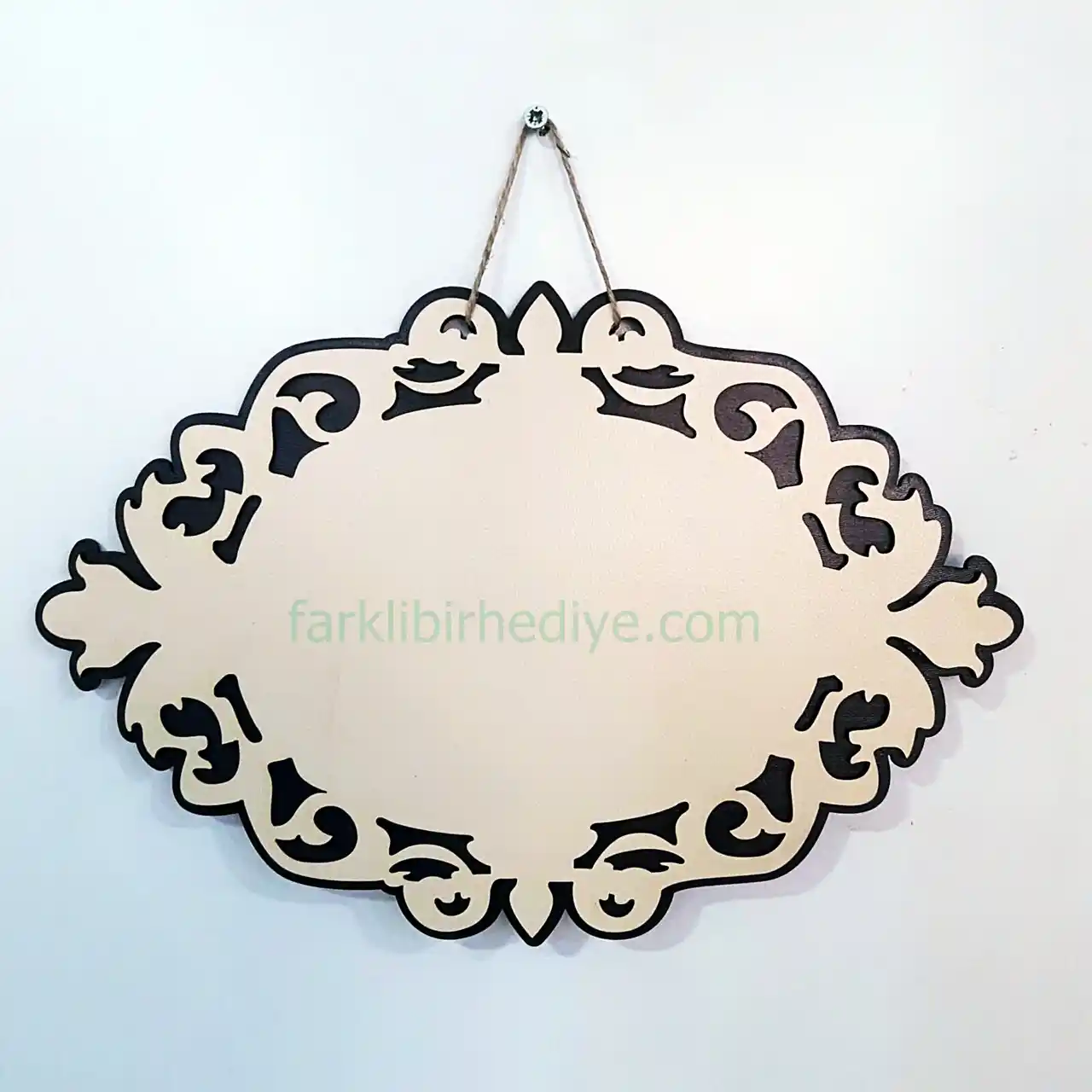 Ahşap Kapı Süsü Seçenekleri ve Dekorasyon İpuçlarıyla Evinize Şıklık Katın