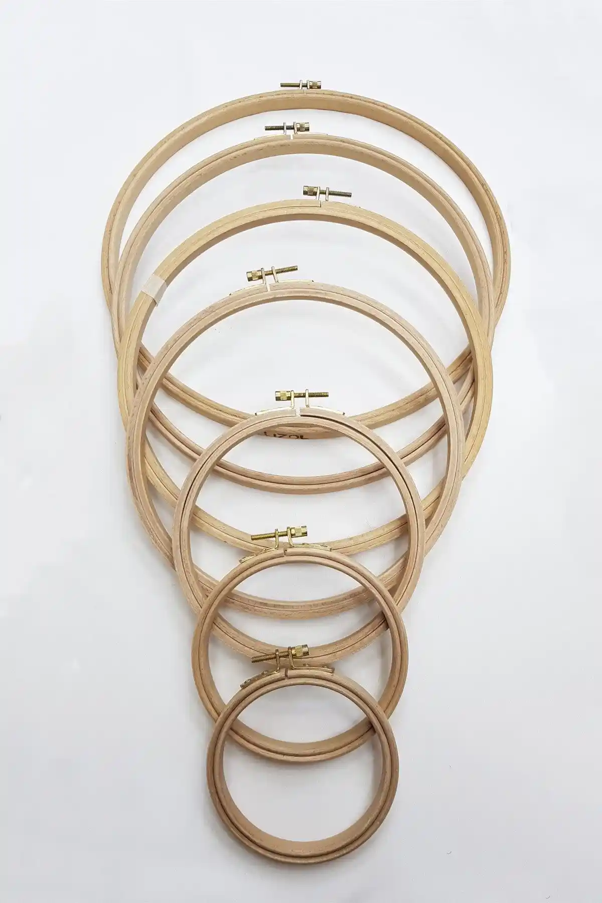 Ahşap Kasnak Dekorasyonunda Zarafetin Simgesi: Geleneksel ve Modern Kullanım Alanları