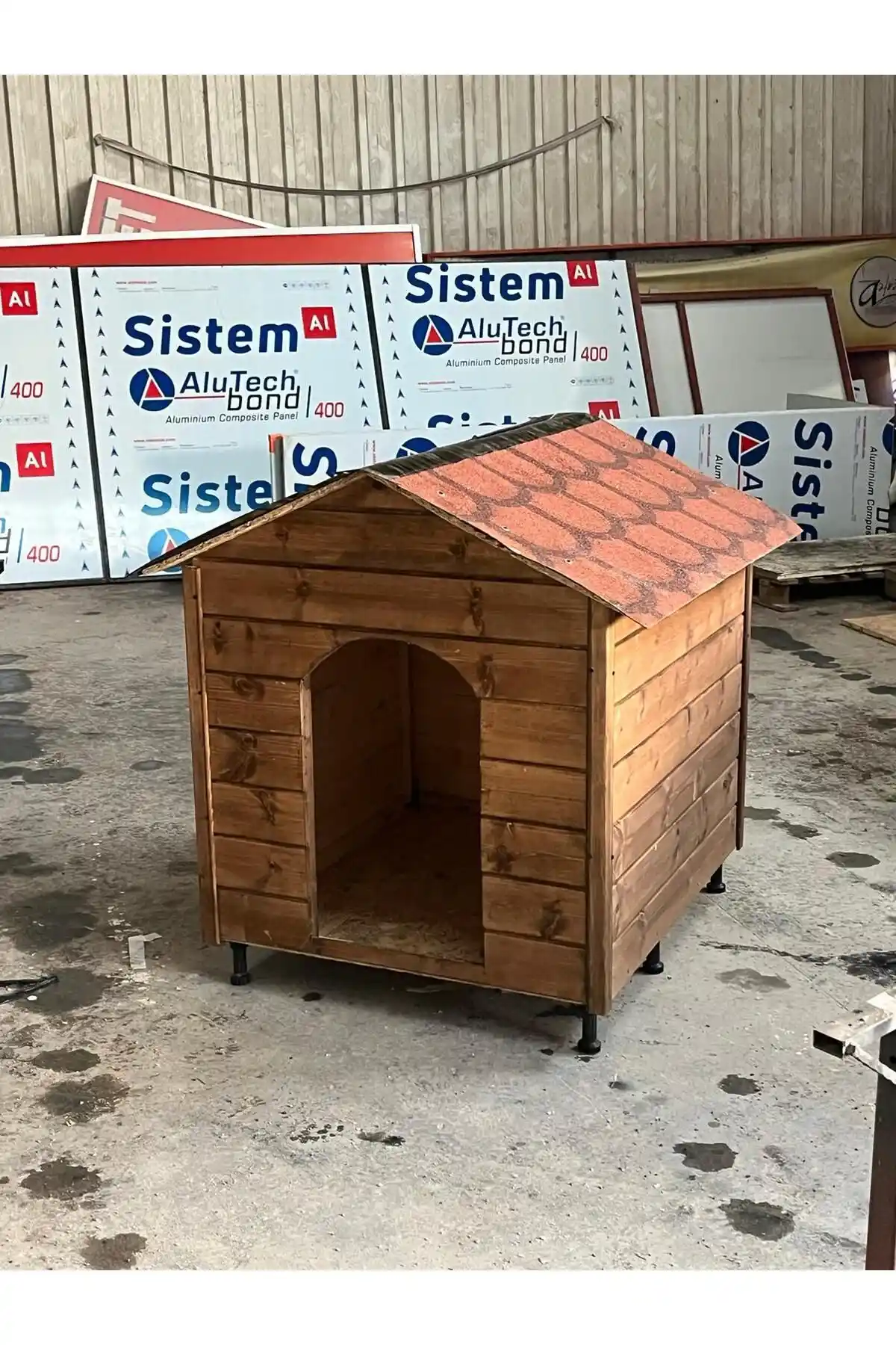 Ahşap Köpek Kulübesi Dekorasyonda Doğal ve Estetik Bir Seçenek Olarak Kullanımı