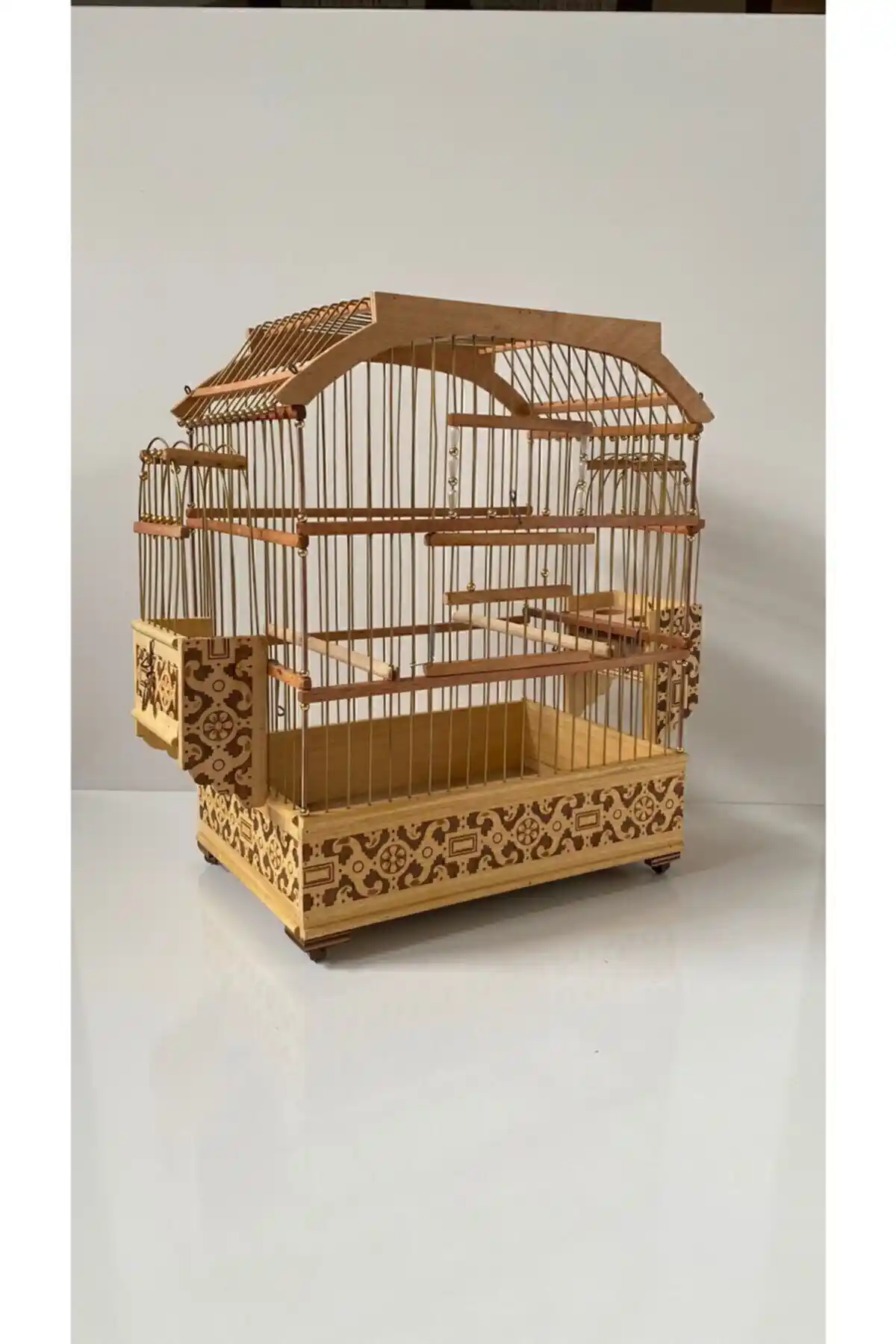 Ahşap Kuş Kafesi Dekorasyonunda Doğal ve Şık Dokunuşlar İçin Modern ve Rustik Tasarım Seçenekleri