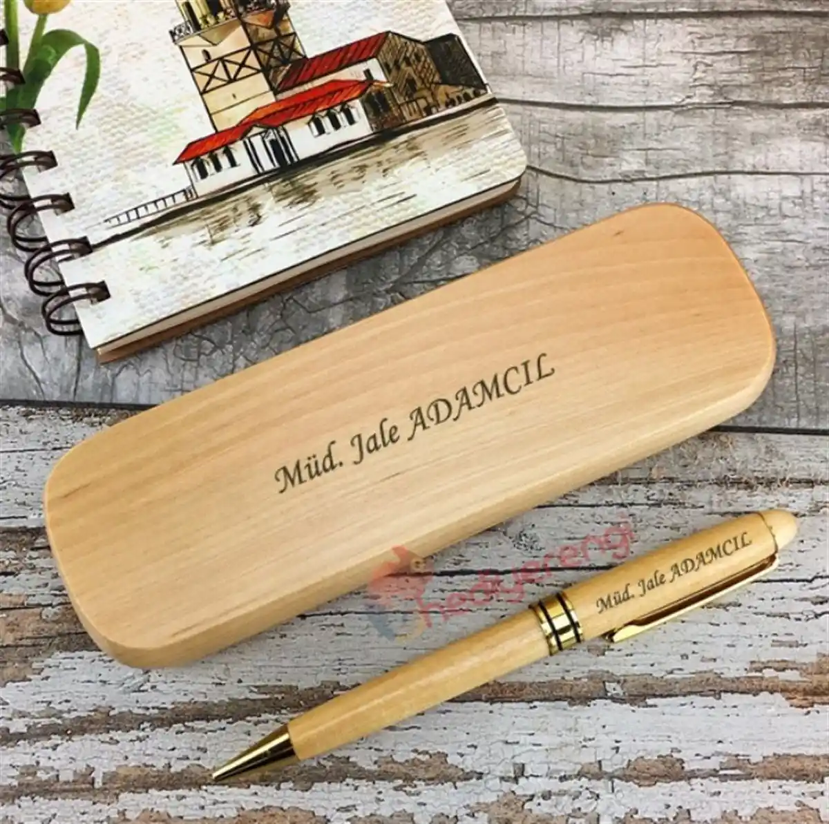 Ahşap Kutulu İsme Özel Kalemler Dekorasyonda Şıklık ve Fonksiyonelliğin Buluşması