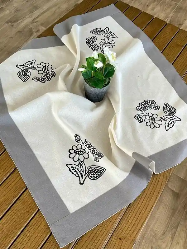 Ahşap Masa Örtüsü ile Dekorasyonunuza Doğal ve Şık Dokunuşlar Nasıl Eklenir