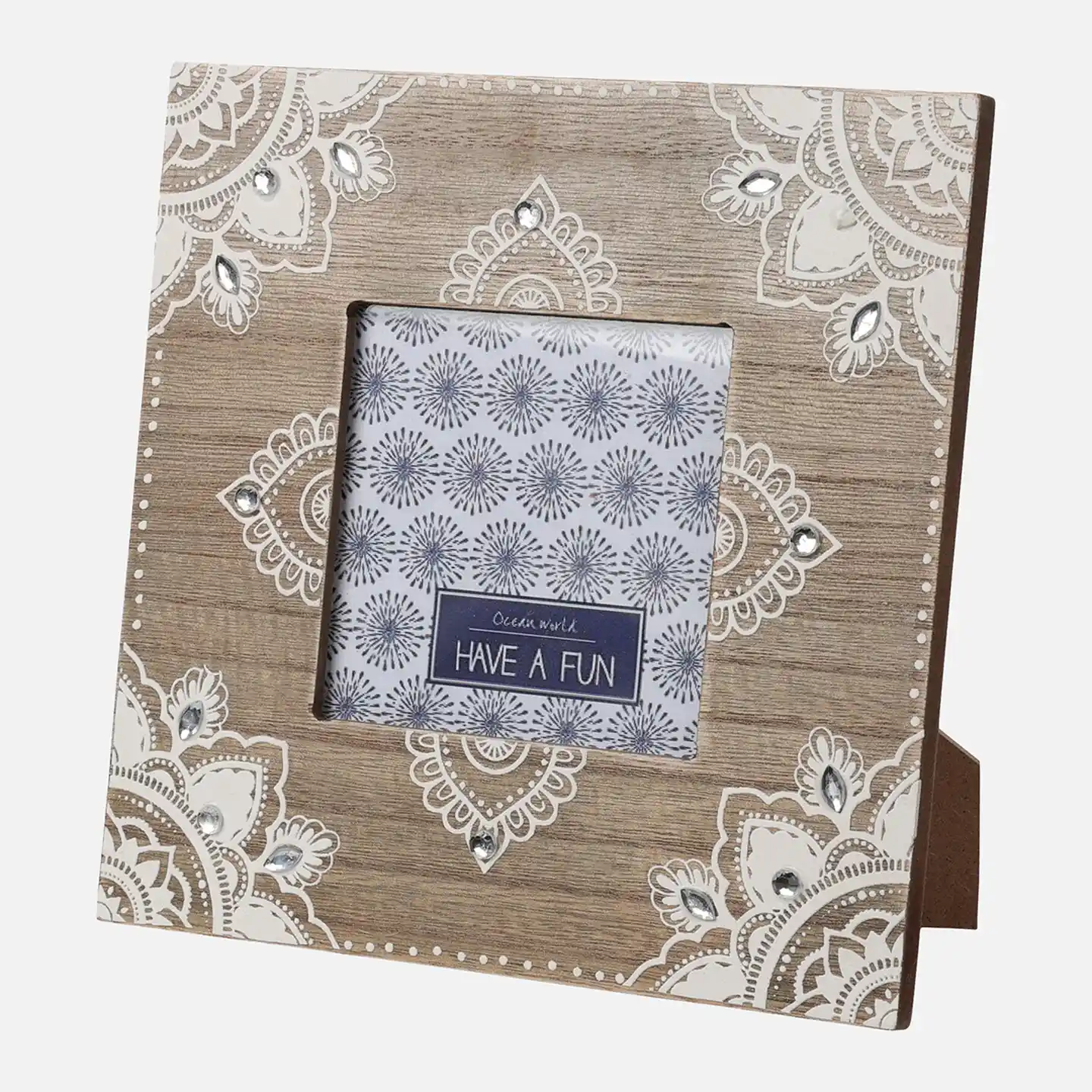 Ahşap Resim Çerçevesi ile Dekorasyonda Zarif ve Doğal Dokunuşlar