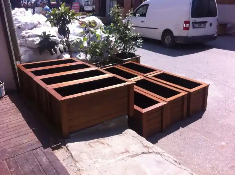 Ahşap Saksı Modelleri ve Dekorasyonda Doğal Şıklık için Rehber