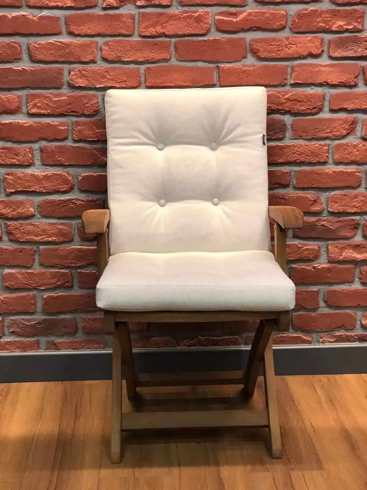 Ahşap Sandalye Minderleri ile Dekorasyonun Zarif ve Konforlu Dokunuşları