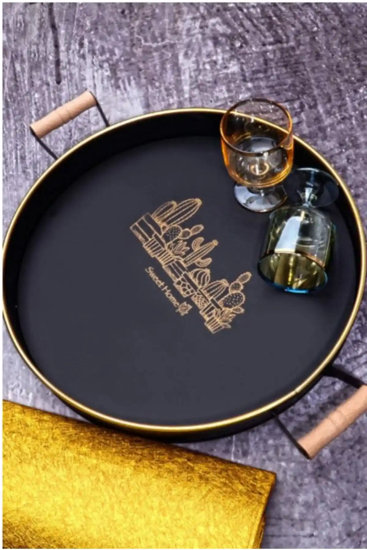 Ahşap Saplı Tepsilerle Dekorasyonda Zarif ve Fonksiyonel Dokunuşlar