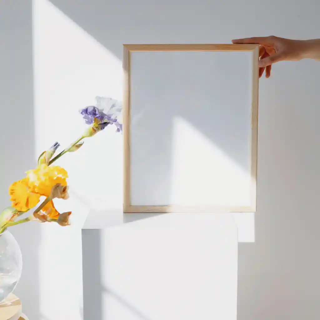 Ahşap ve Cam Çerçeve Dekorasyonunda Şıklık ve İşlevsellik Yöntemleri