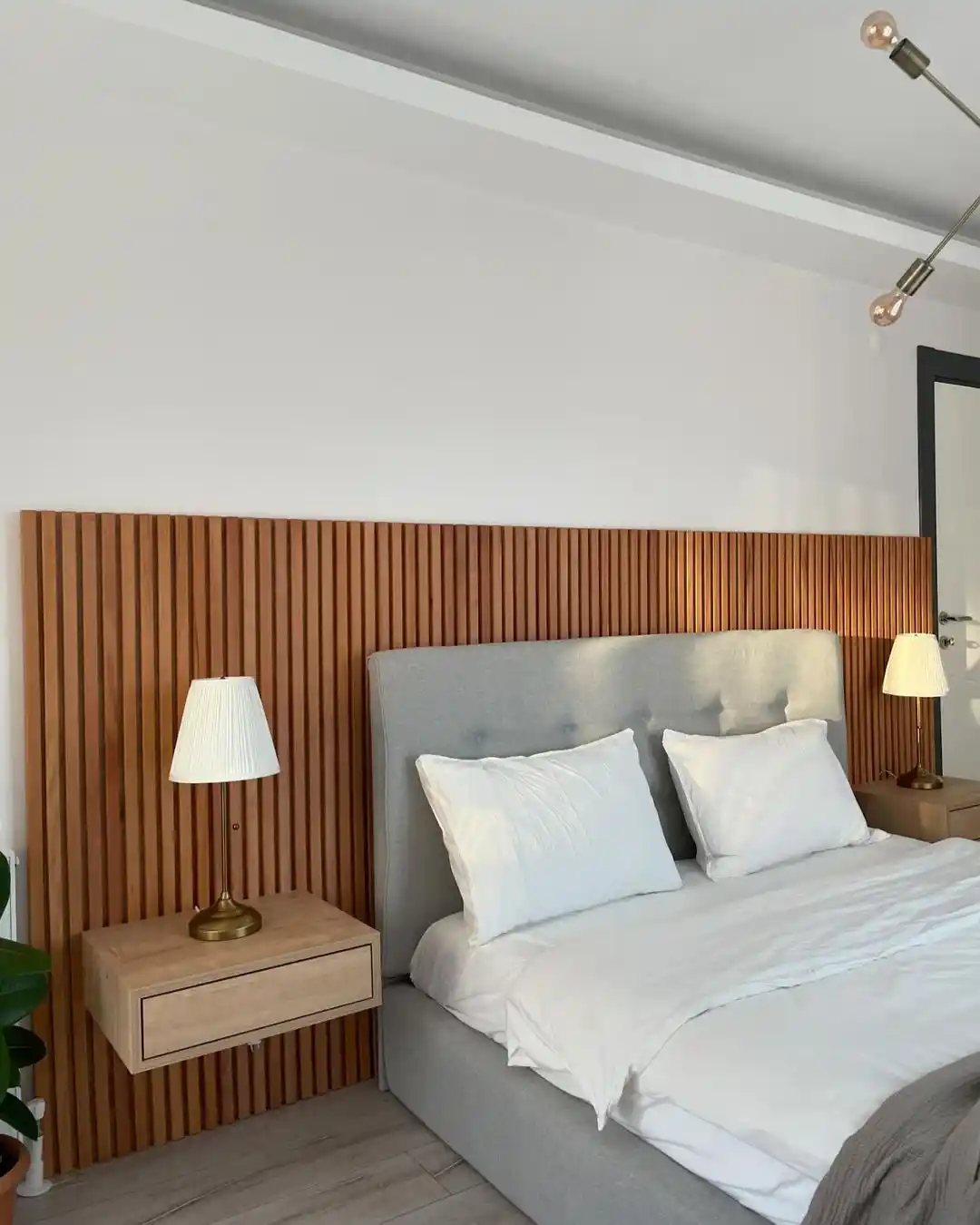 Ahşap Yatak Başlığı ile Yatak Odası Dekorasyonunu Geliştirme Rehberi