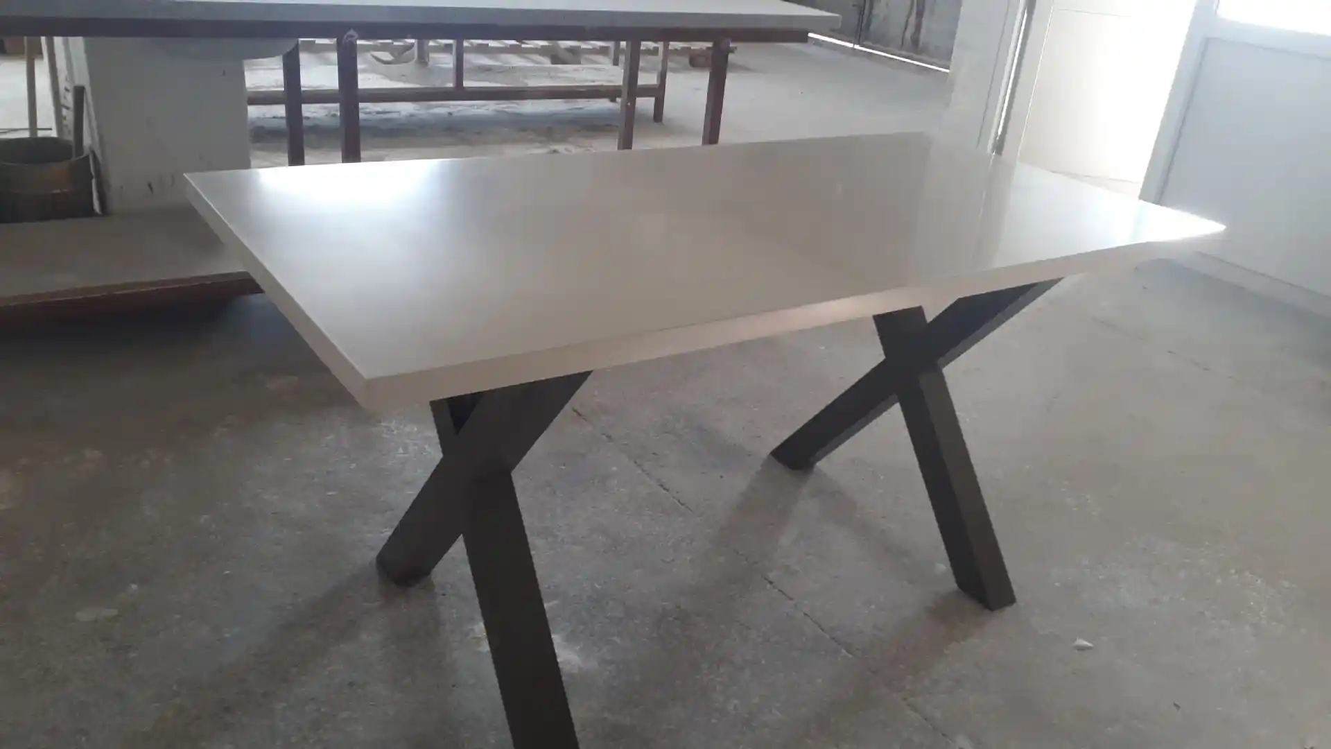 Akrilik Masa Dekorasyonunda Modern ve Şık Çözümlerle Mekanlarınızı Yenileyin