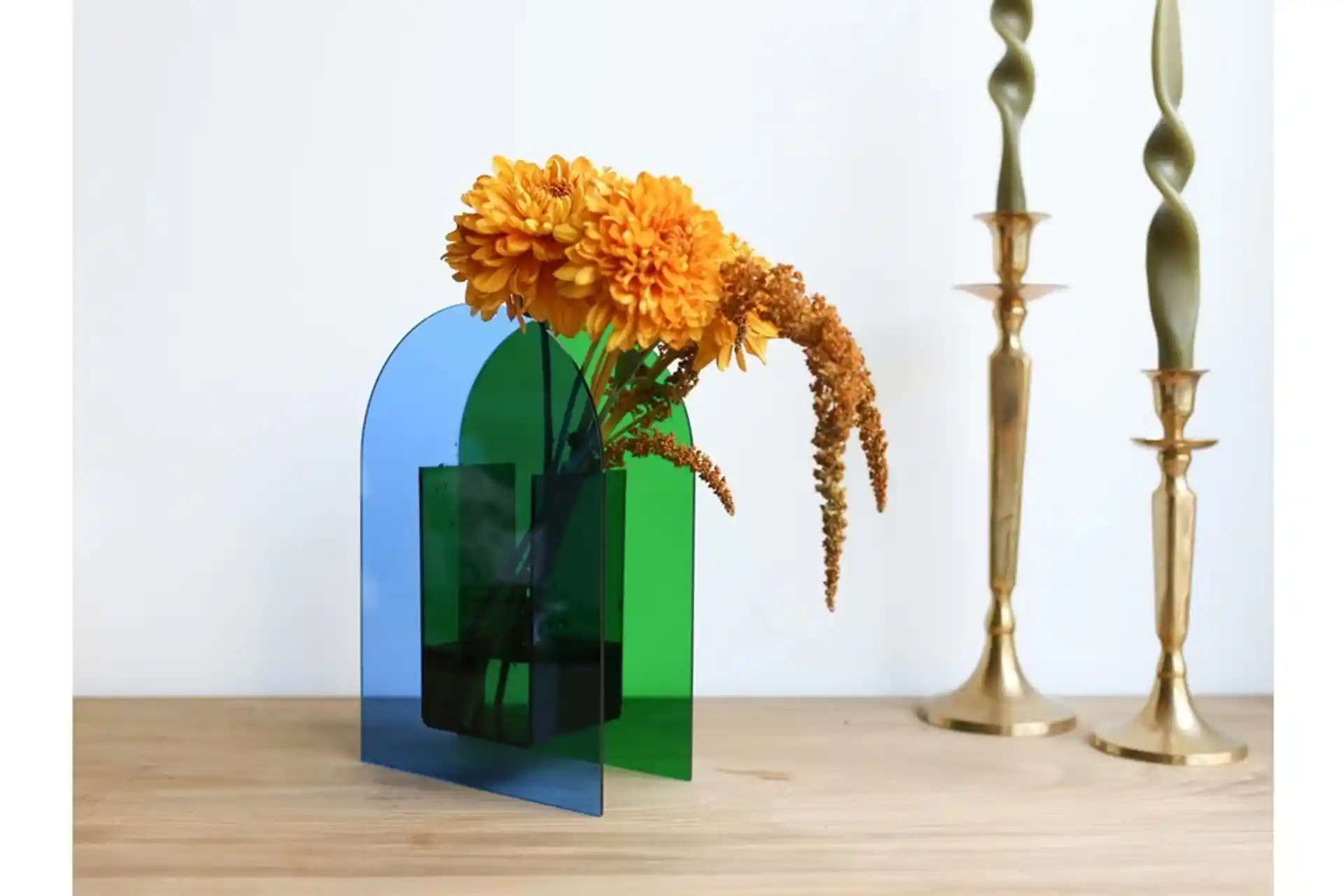 Akrilik Vazolar ile Modern ve Dayanıklı Dekorasyon Çözümleri