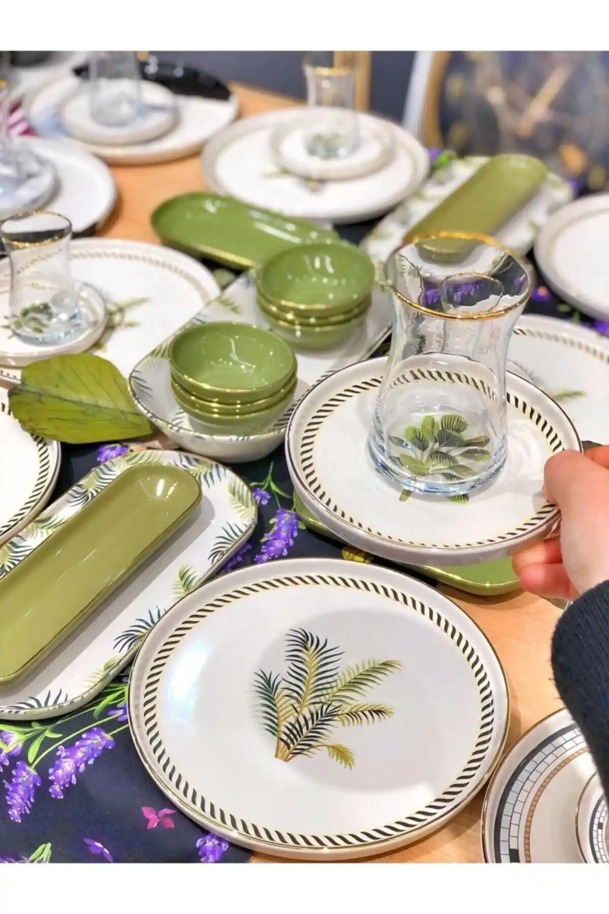 Altı Kişilik Kahvaltı Takımı ve Dekorasyon Rehberi: Şık ve Fonksiyonel Sofra Tasarımı