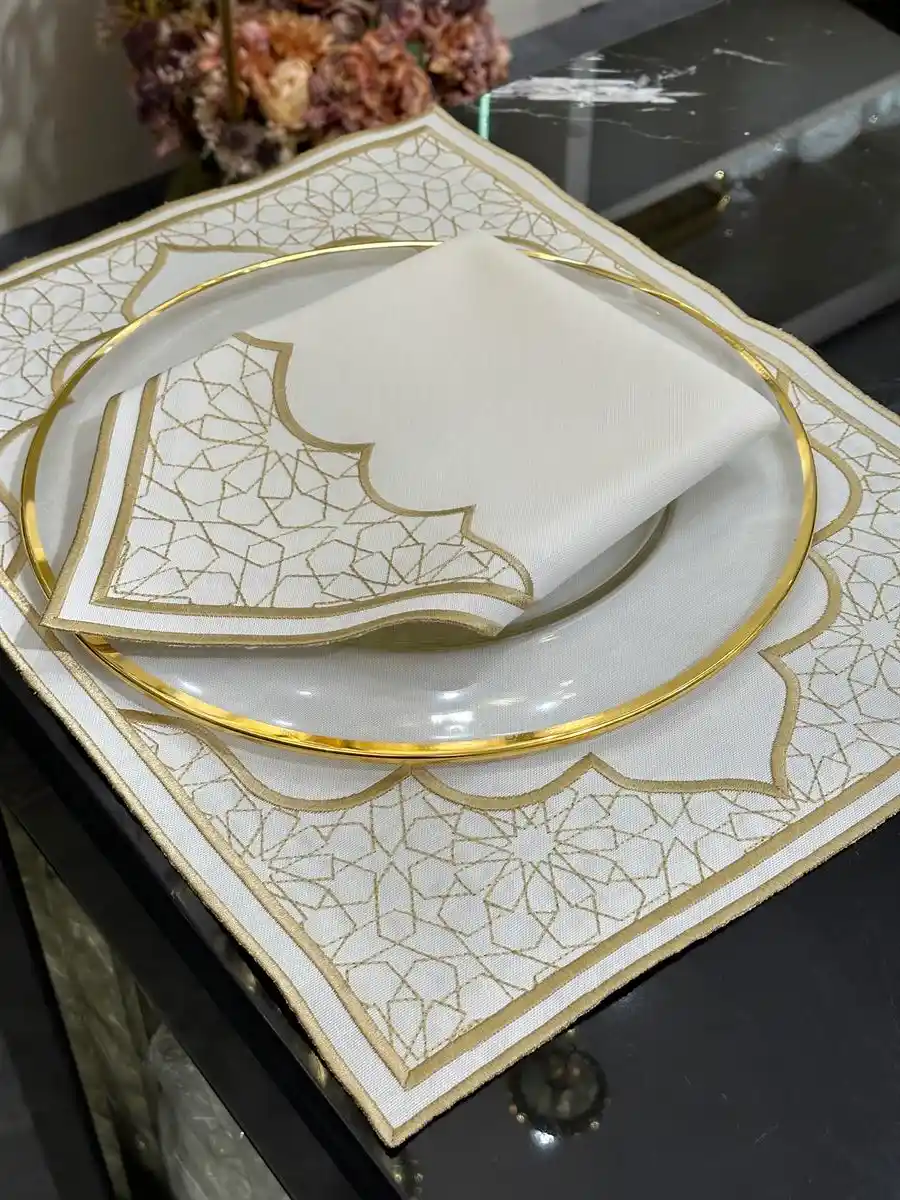 Altın Amerikan Servisleri ile Sofralarınıza Zarafet Katmanın Yolları