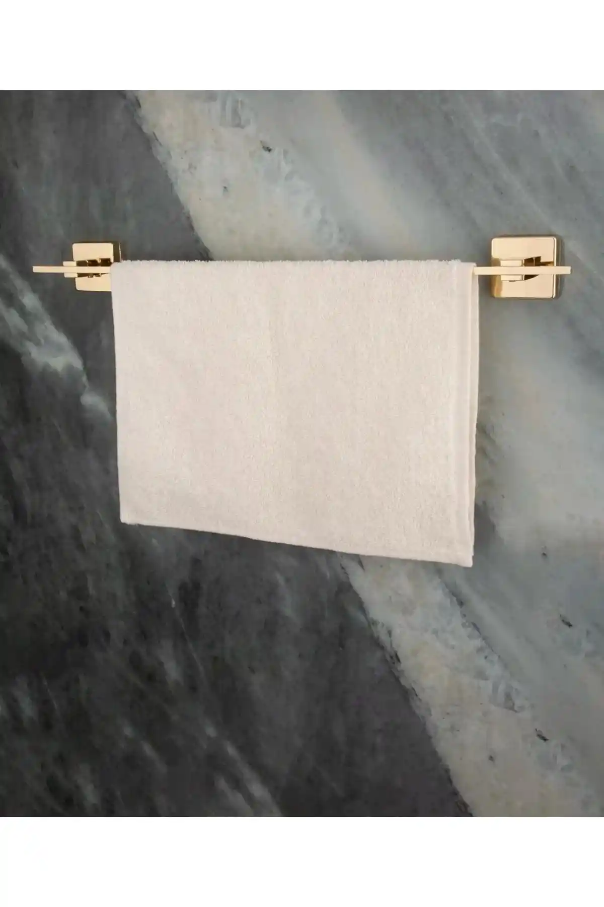 Altın Havluluklar ile Banyonuzda Şıklık ve Fonksiyonelliğin Buluşması