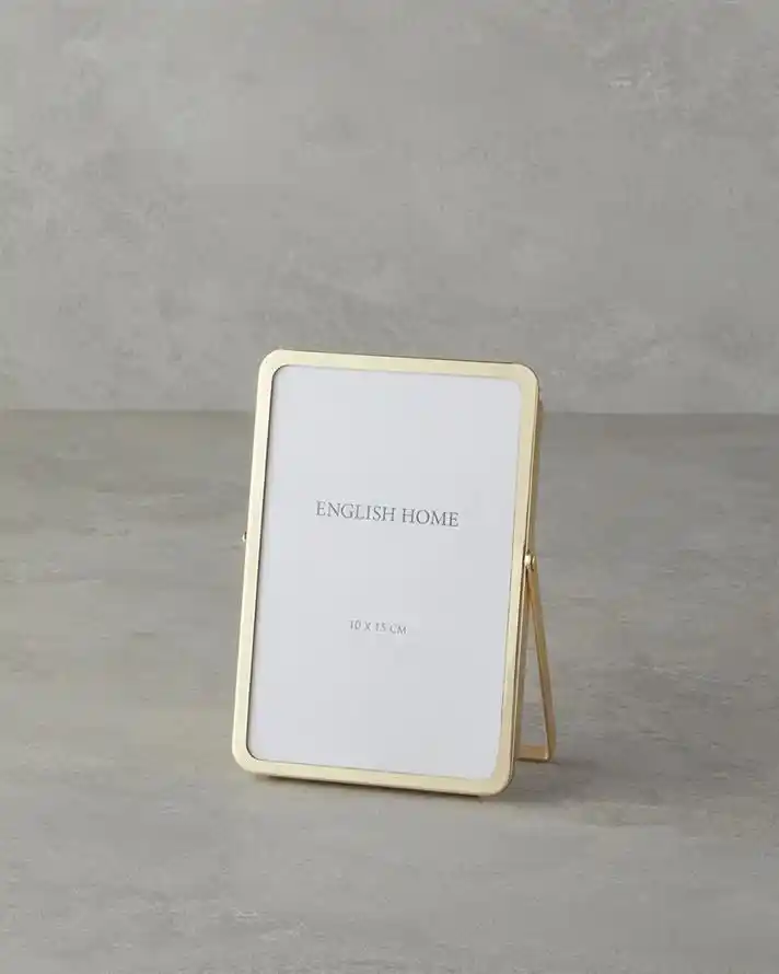 Altın Metal Çerçeve ile Dekorasyonda Zarafet ve Şıklık Yaratmanın Yolları