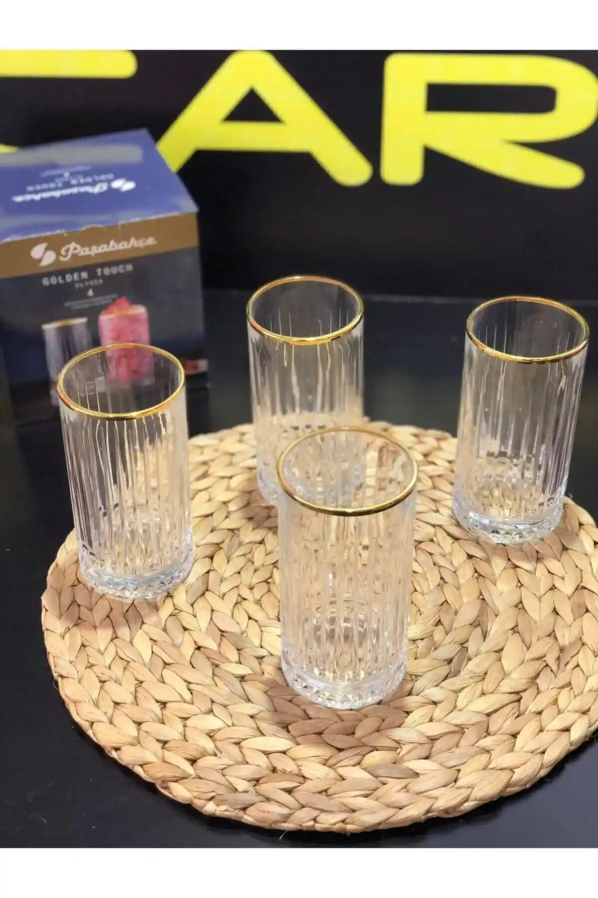 Altın Renkli Bardaklar ile Dekorasyonunuzu Zarif ve Şık Bir Şekilde Yenileyin