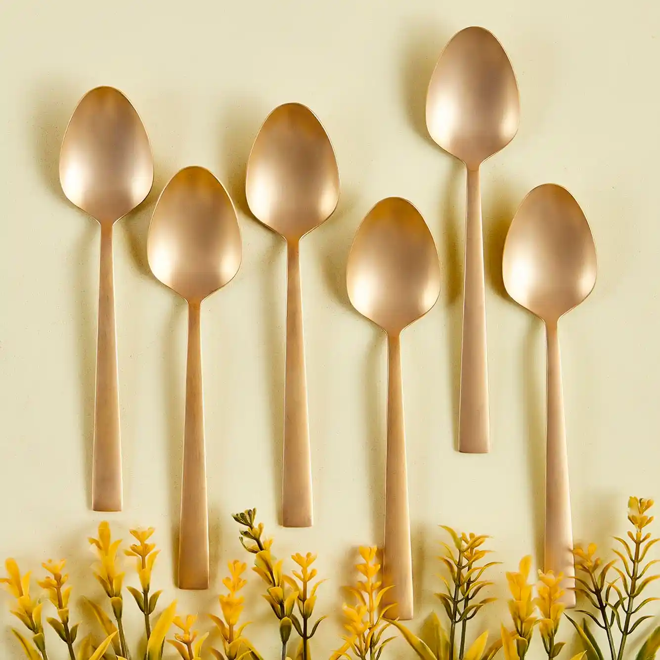 Altın Renkli Yemek Kaşıklarıyla Sofralarınıza Zarafet Katmanın Yolları