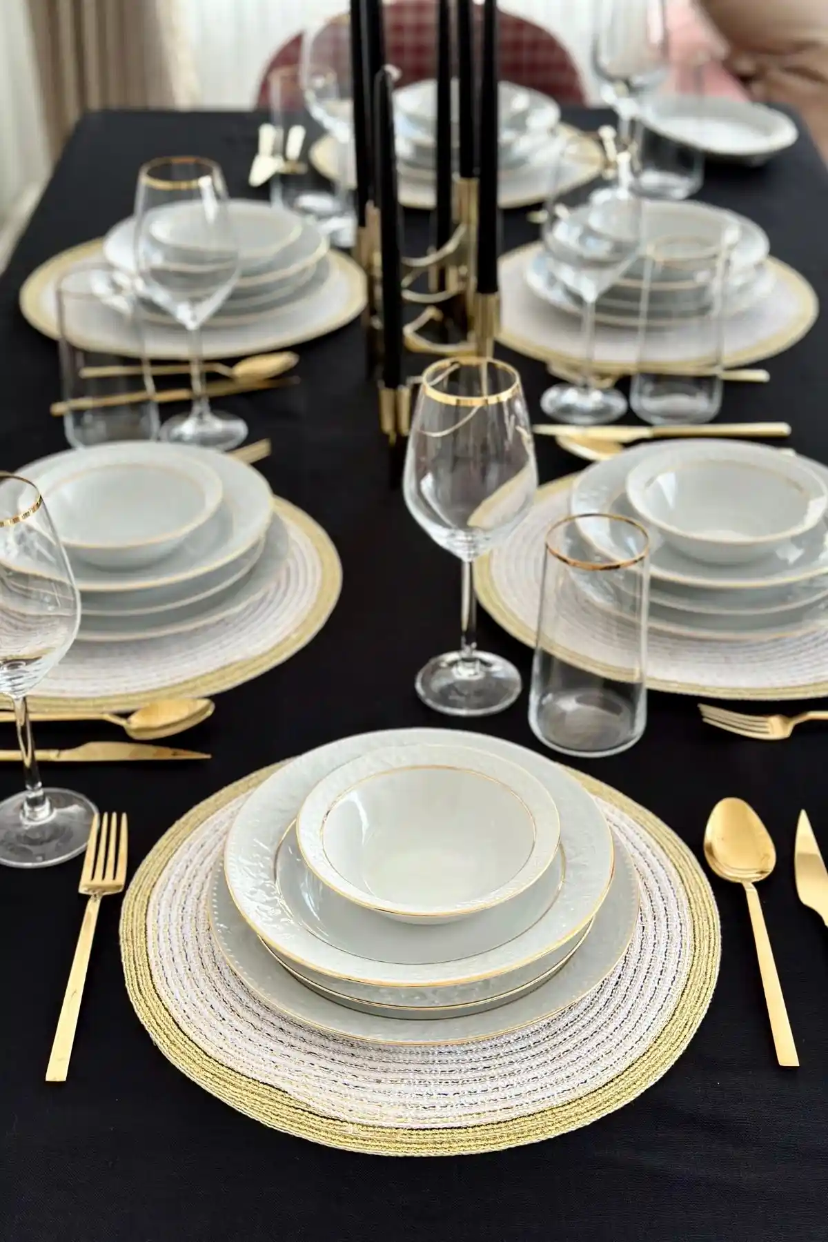 Altın Yalızlı Yemek Takımlarıyla Sofralarınıza Zarafet Katın ve Dekorasyonunuzu Zenginleştirin
