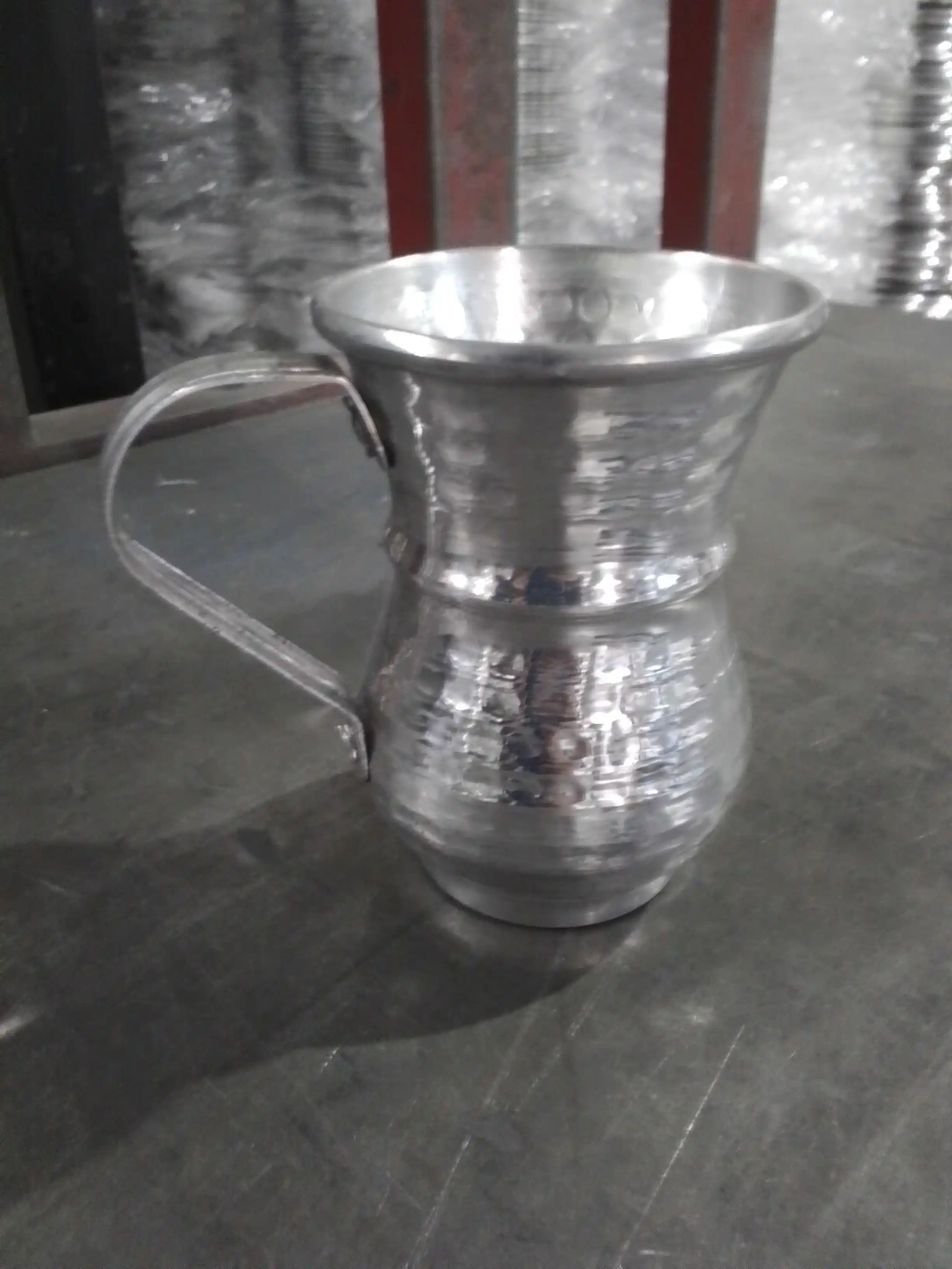 Alüminyum Bardak Dekorasyonunda Modern ve Şık Tasarımlar ve Kullanım Alanları