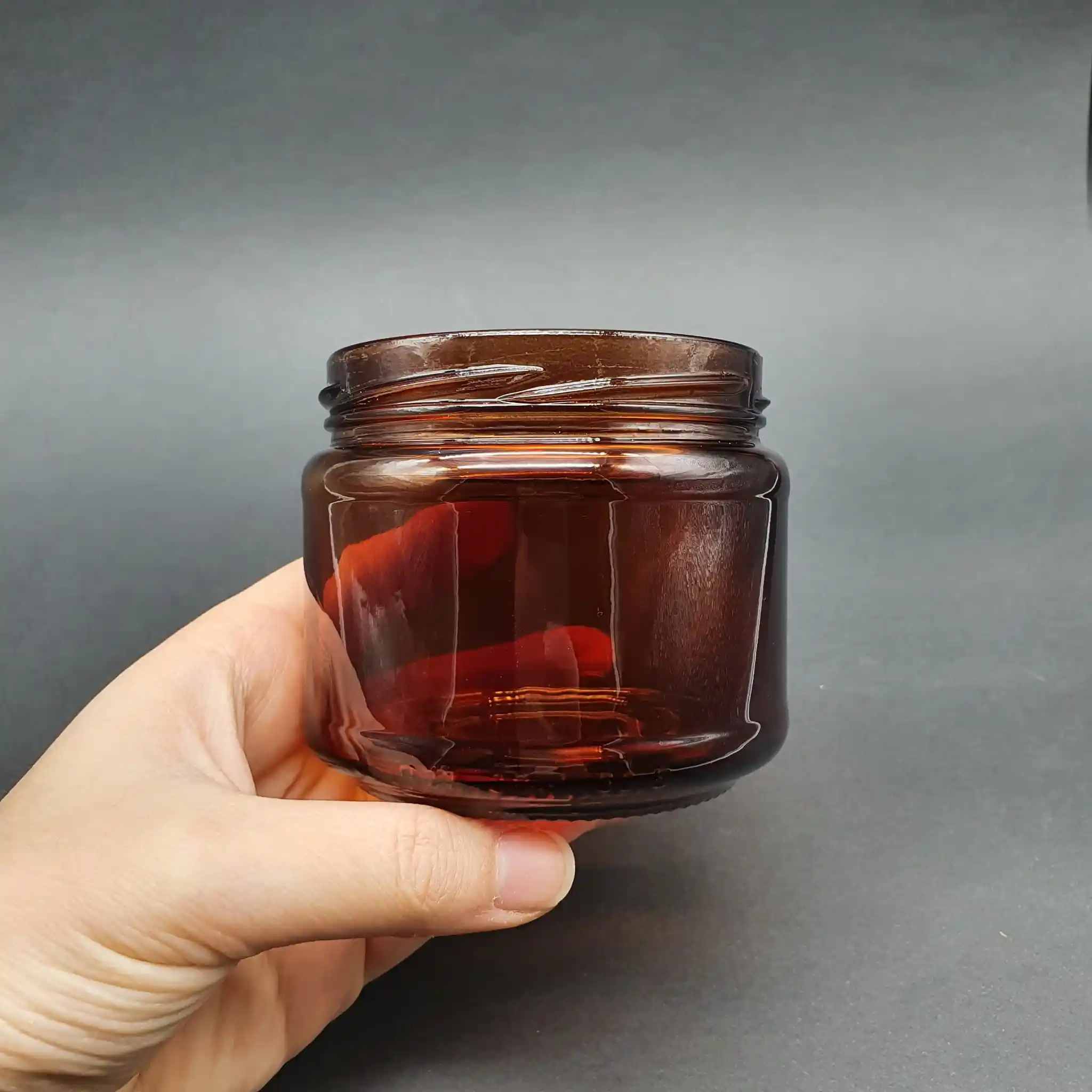 Amber Cam Kavanozlar ile Dekorasyonunuzu Şıklık ve Fonksiyonellik ile Zenginleştirin