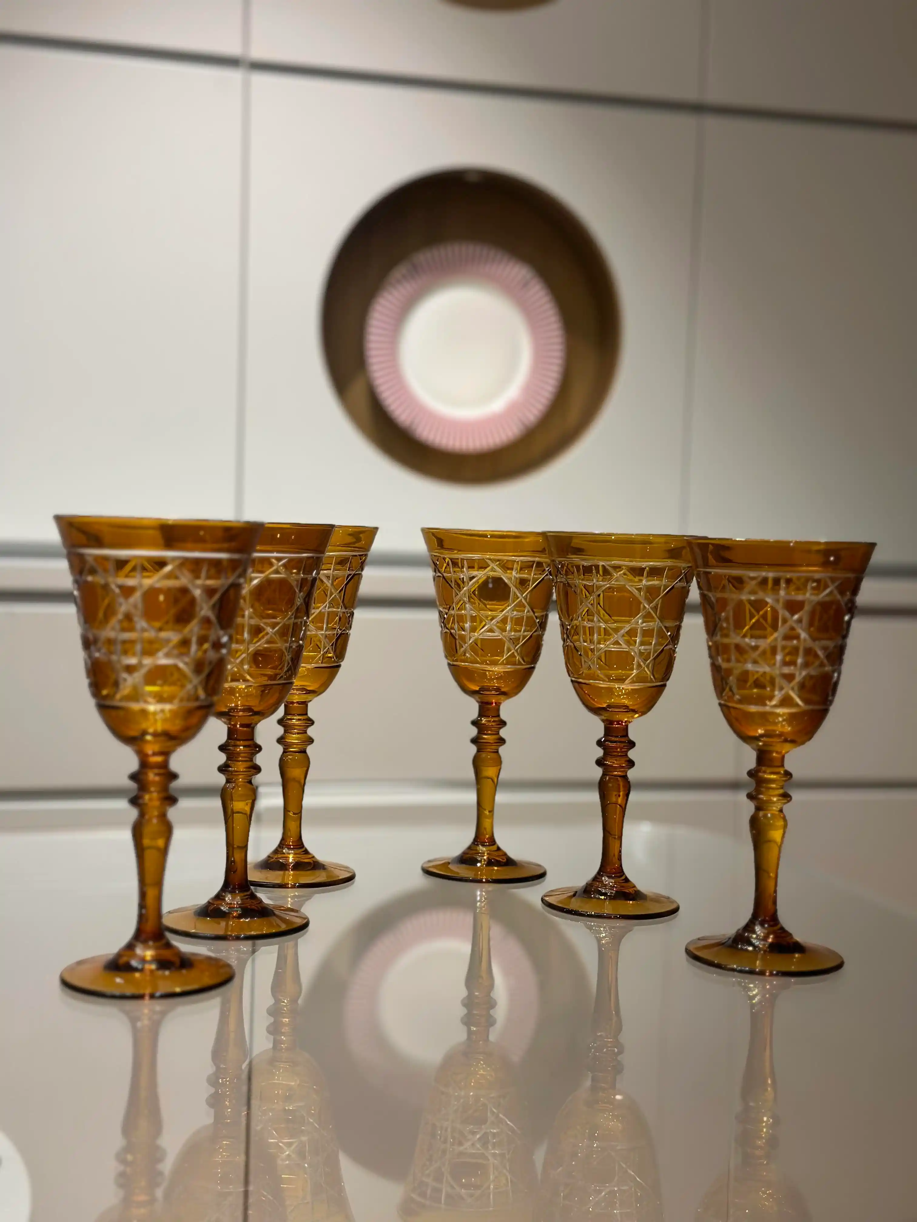 Amber Kadehler ile Dekorasyonunuza Zarif ve Sıcak Bir Dokunuş Katın