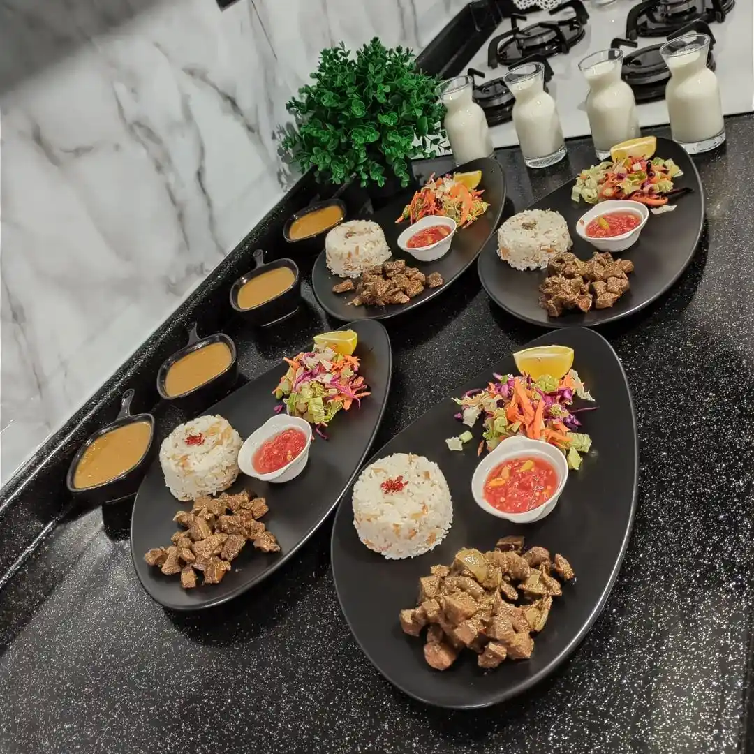 Ana Yemek Tabak Sunumlarıyla Şık ve Estetik Dekorasyon İpuçları 75-90 Karakter