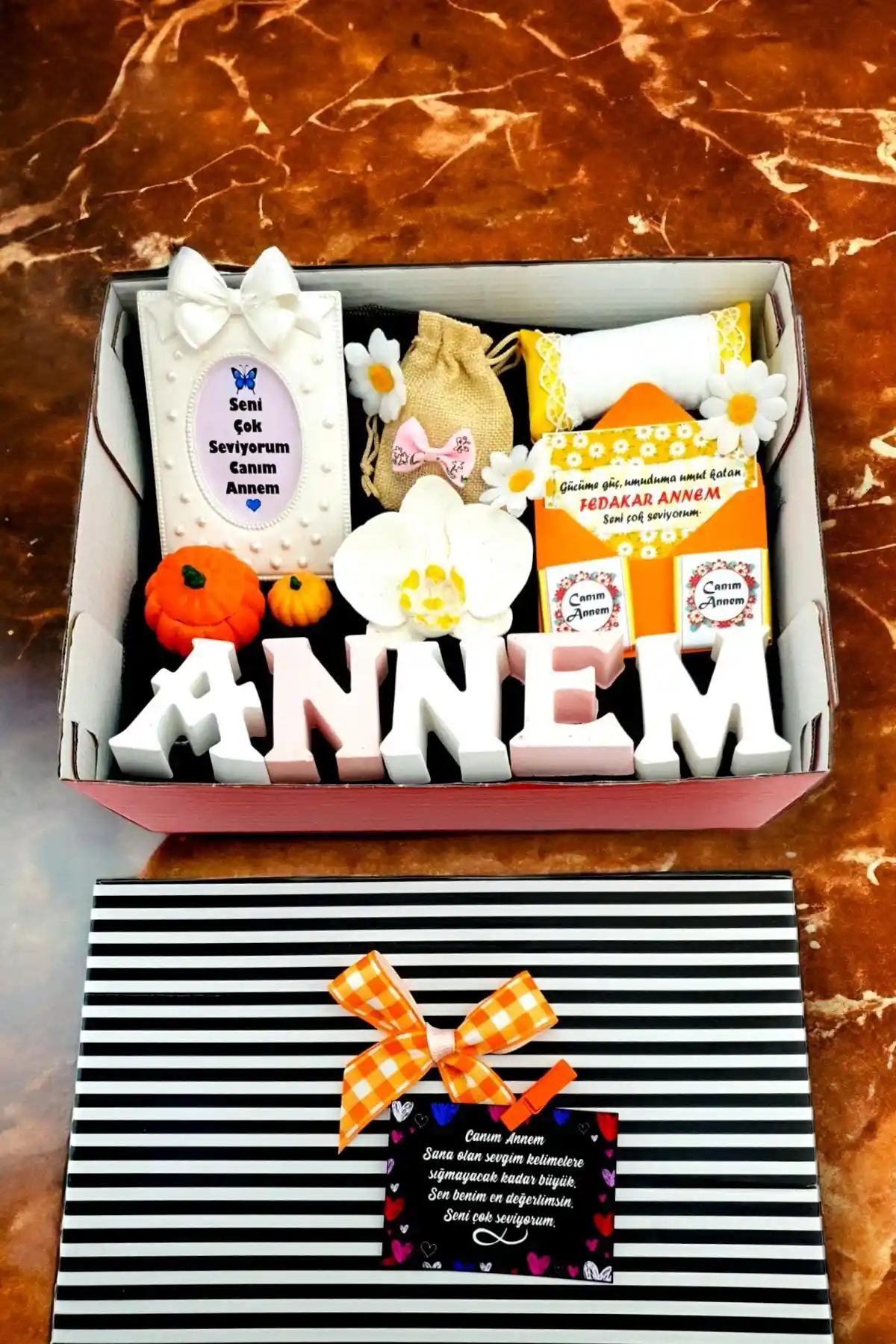 Anneye Ev Hediyesi Dekorasyon Fikirleri: Şık ve Anlamlı Seçenekler 75-90 Karakter