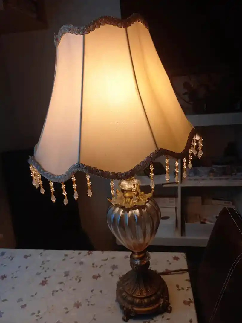 Antika Abajurlar ile Dekorasyonunuzu Zamanın Ötesine Taşıyın ve Şıklık Katın