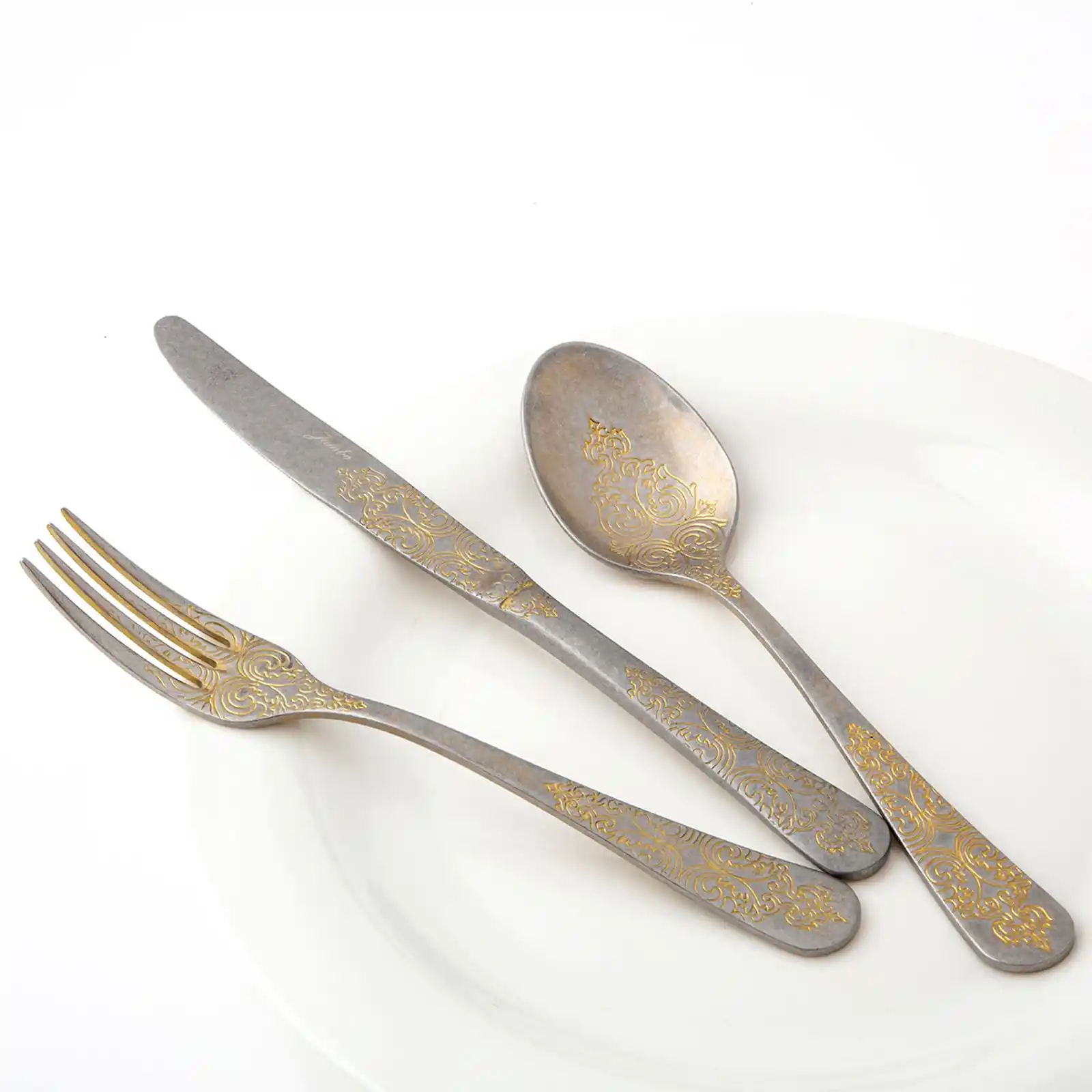 Antika Çatal Bıçak Takımlarıyla Dekorasyonda Zarif ve Tarihsel Dokunuşlar