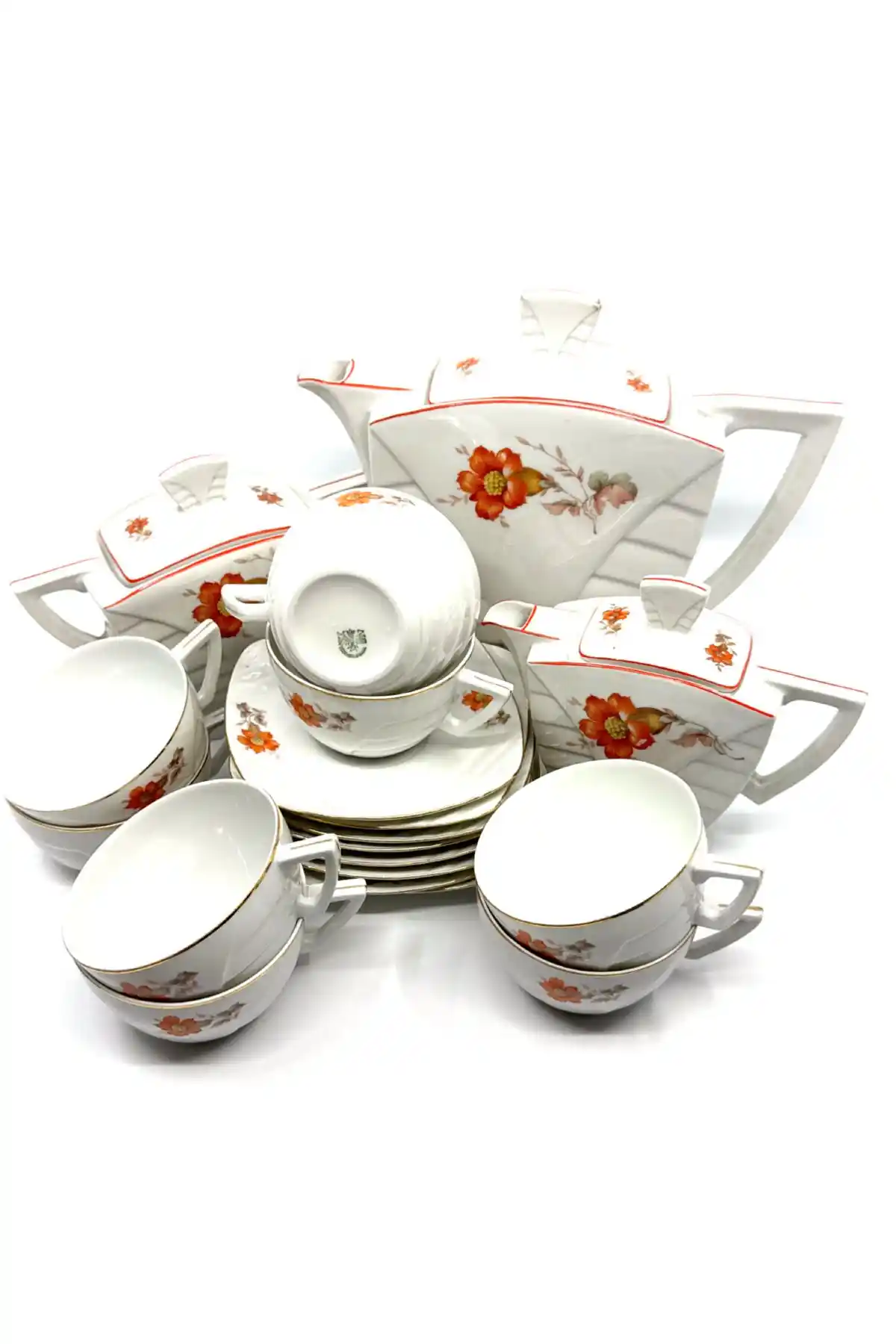 Antika Porselen Çay Takımıyla Ev Dekorasyonunuza Zarafet Katın ve Şıklık Yaratın