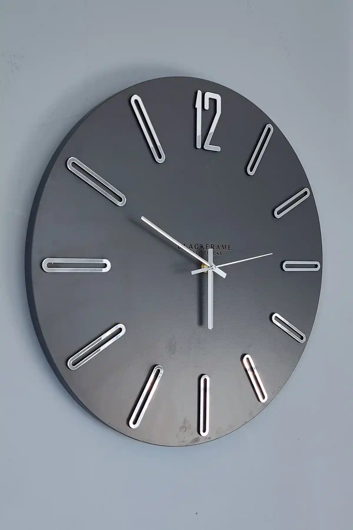 Antrasit Duvar Saati ile Mekanlarınıza Modern ve Şık Dokunuşlar Yapın